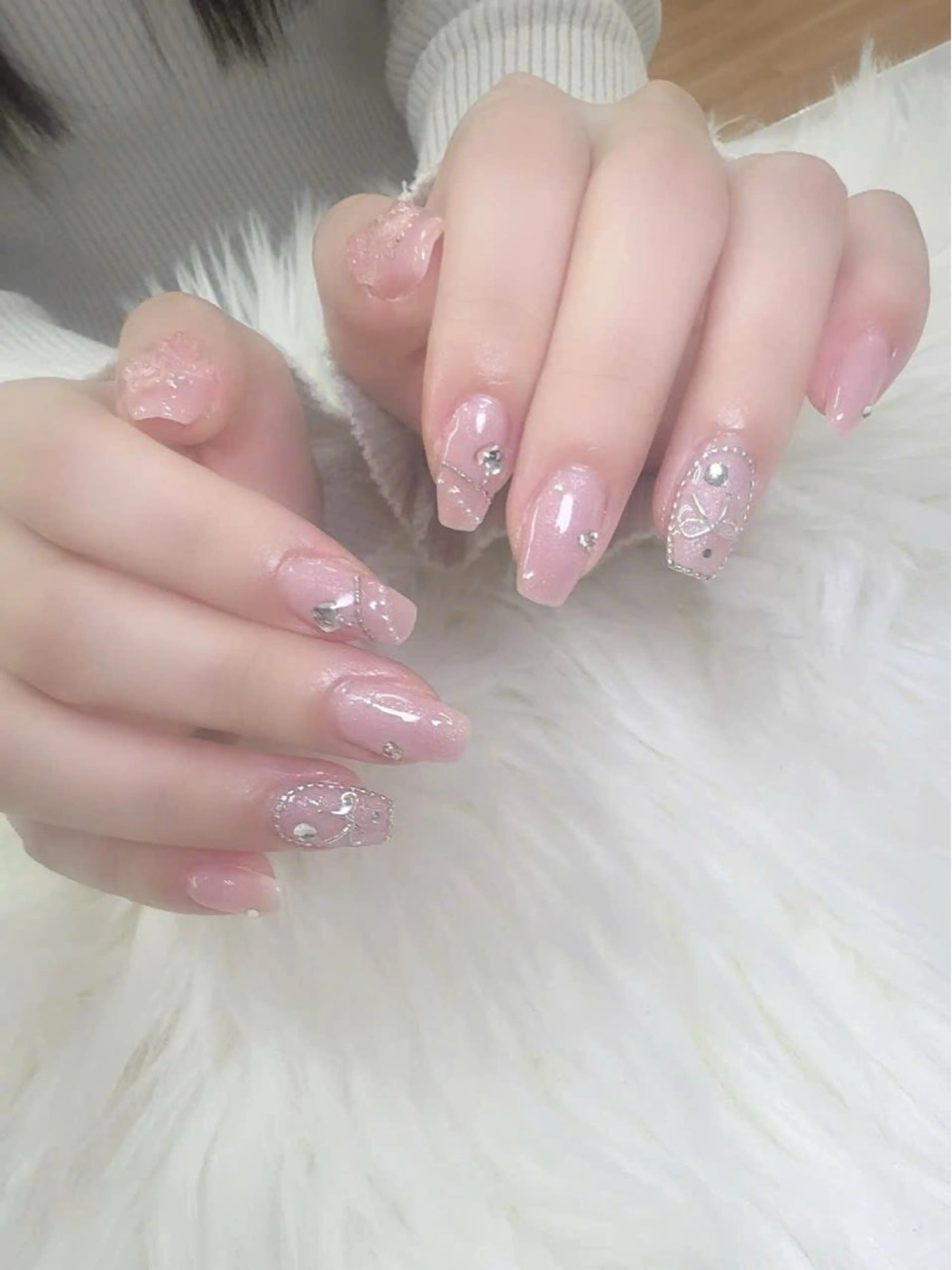 ネイル フレンチネイル グラデーション キラキラネイル 韓国ネイル マグネットネイル ハンドネイル ハンドケア Hara Nail 【パラジェル使用】のネイルデザイン