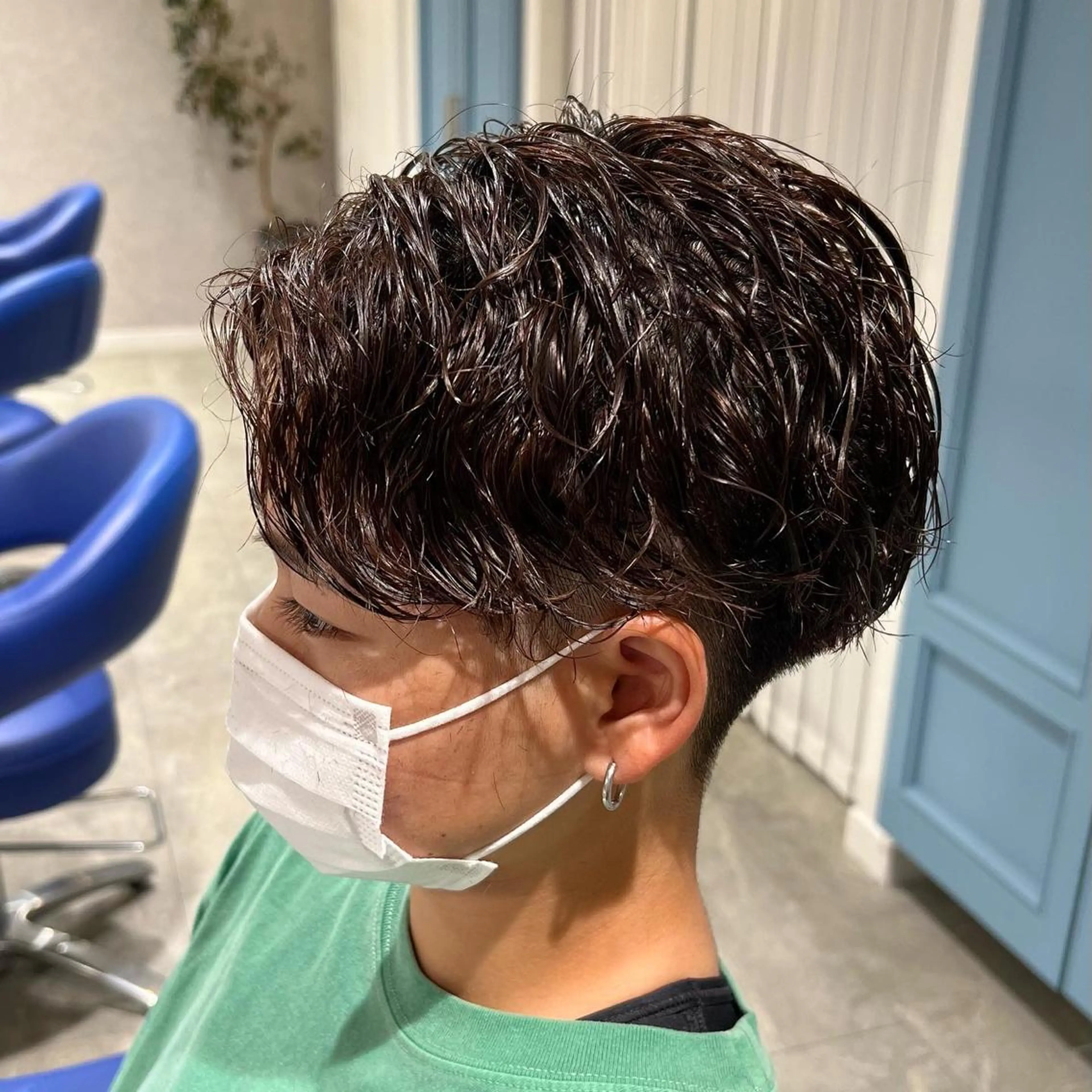 ショート パーマ ヘアアレンジ メンズ センターパート メンズパーマ ツイストスパイラルパーマ 波巻きパーマ スパイラルパーマ メンズパーマ職人 加藤 弘貴のヘアスタイル