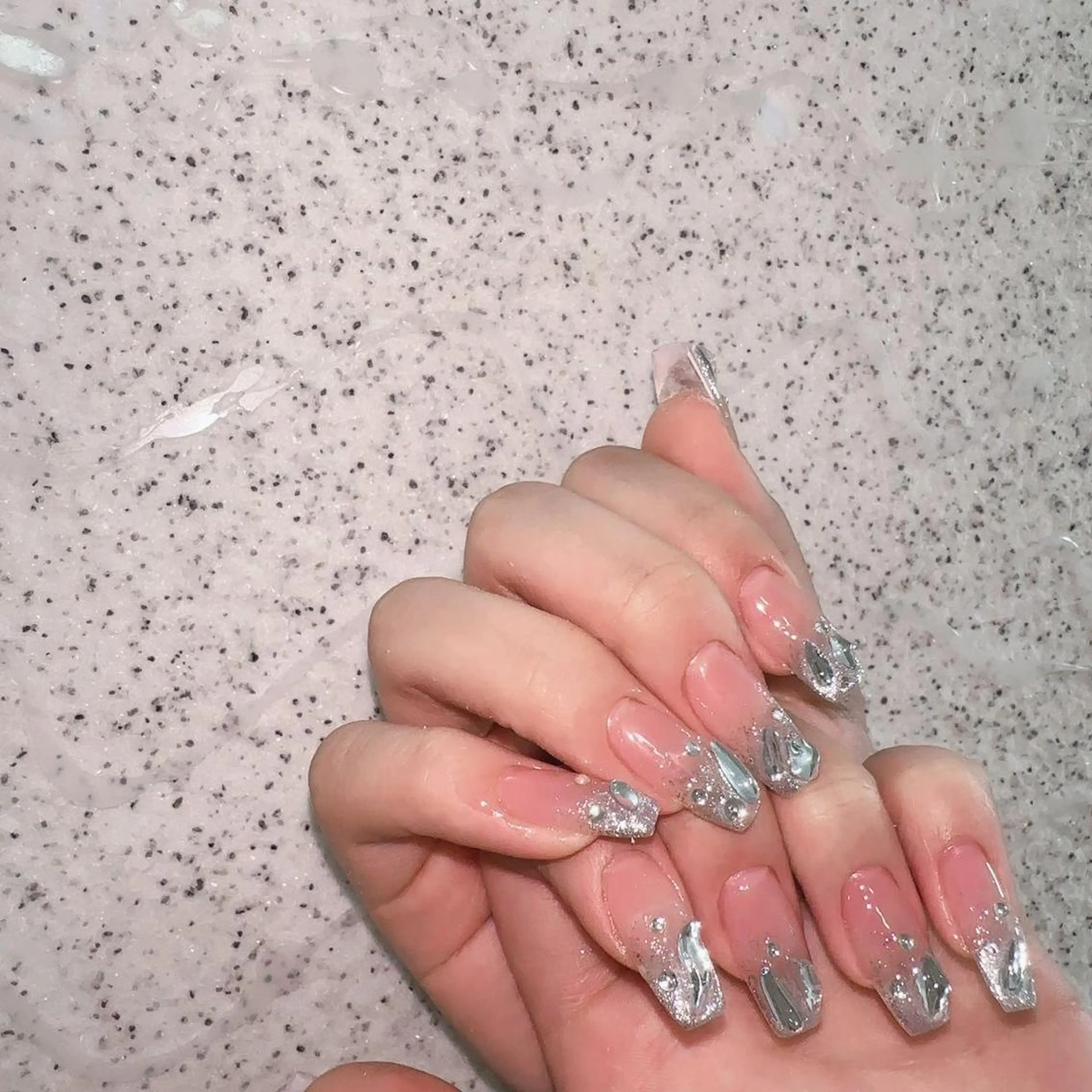 ネイル 長さ出し ネイルチップ Queens みなみのネイルデザイン