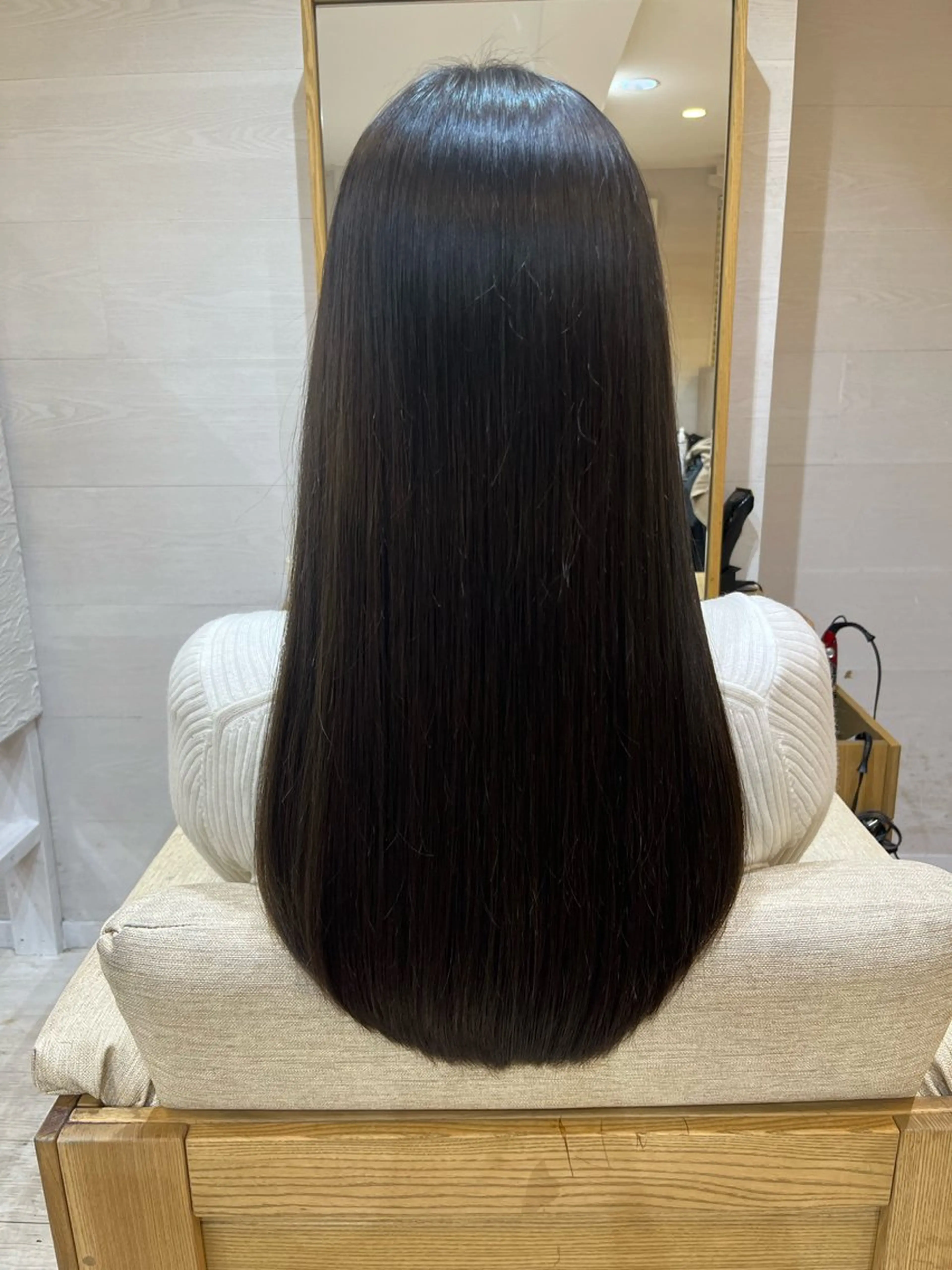 多毛、硬い髪質の方必見‼️一回で効果抜群🤩酸熱トリートメントカラー+似合わせカット　25850→15500の写真