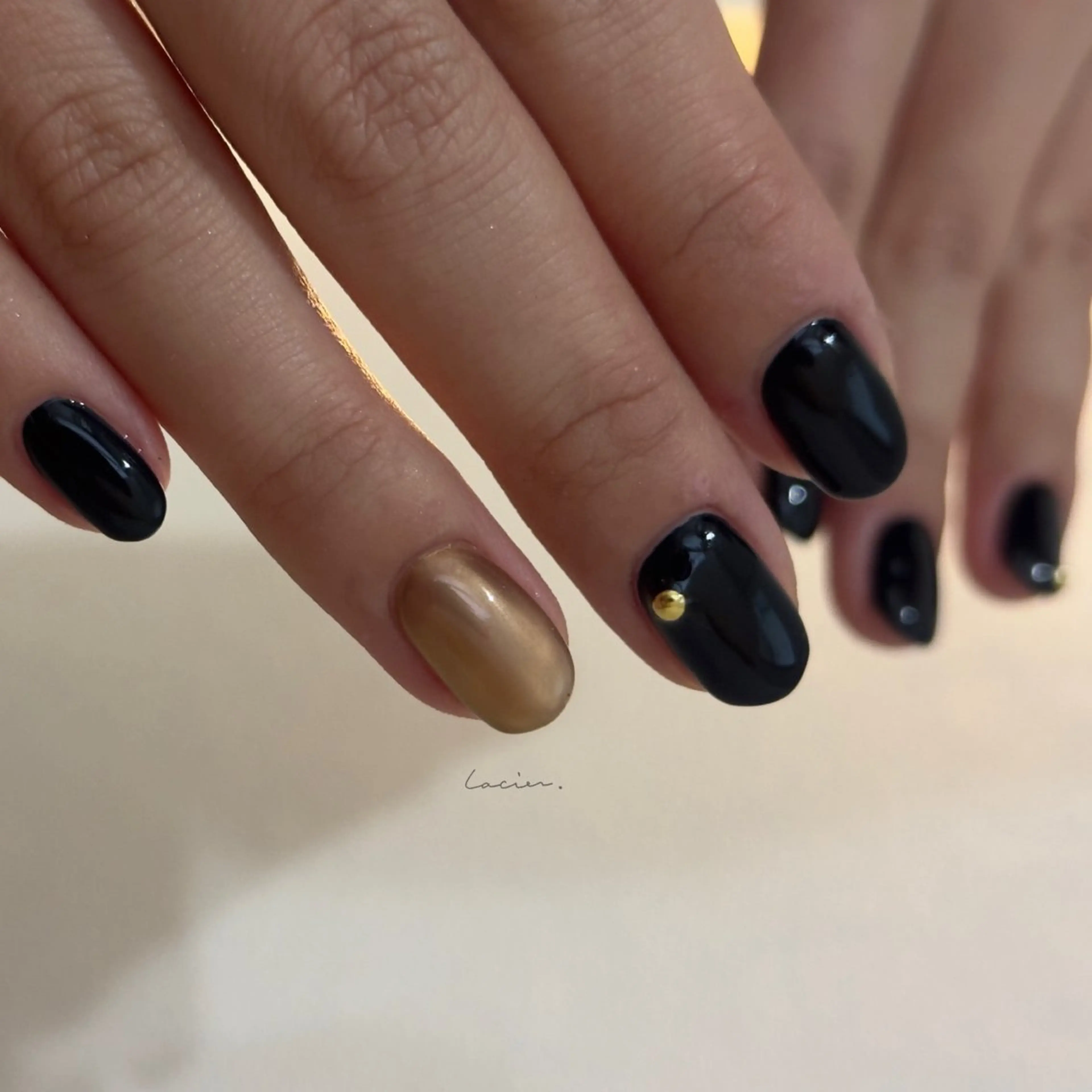 ネイル ミラーネイル ネイビー ニュアンスネイル lacier nailのネイルデザイン