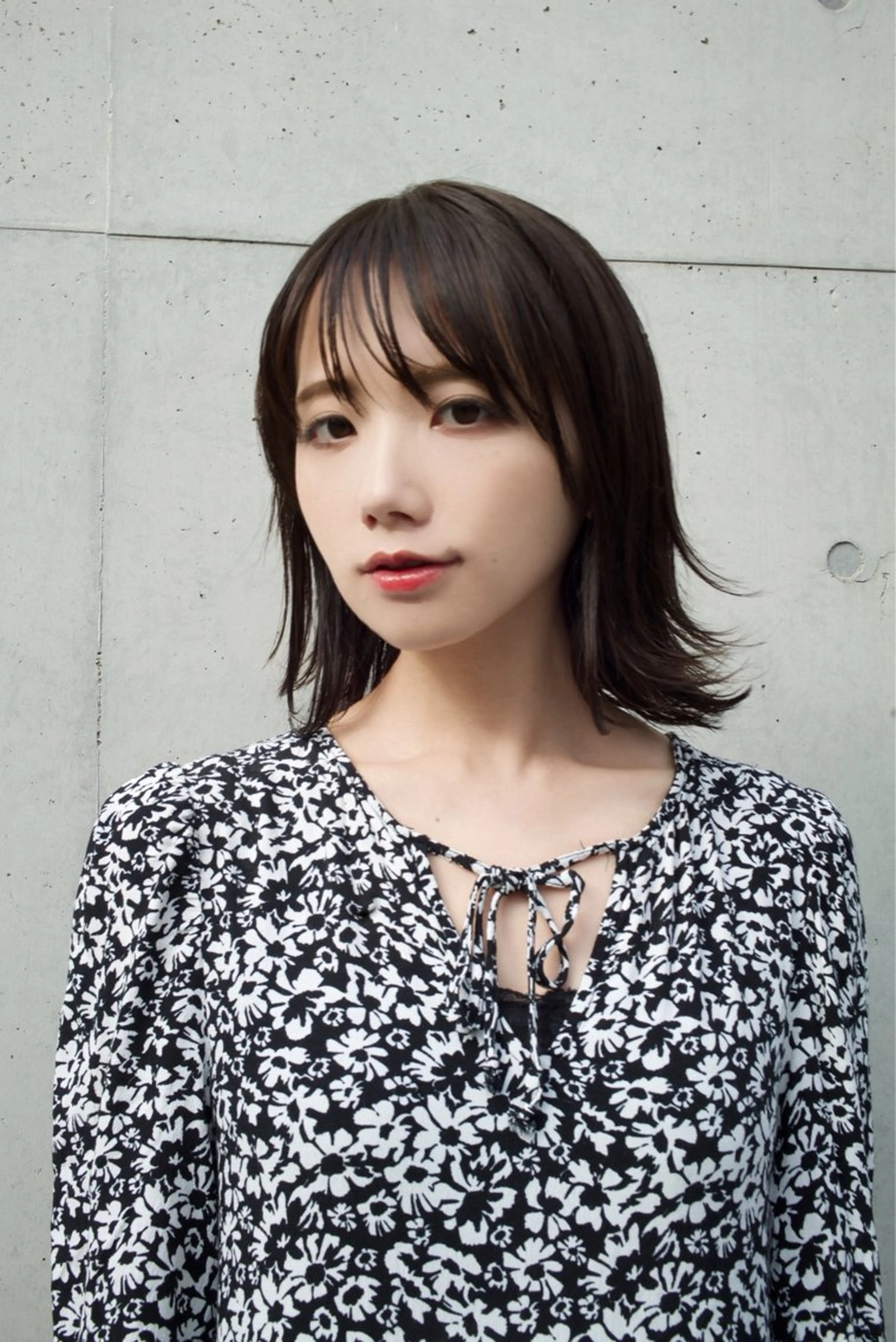 ミディアム くびれヘア レイヤーカット MILLOR “ミラー”のヘアスタイル