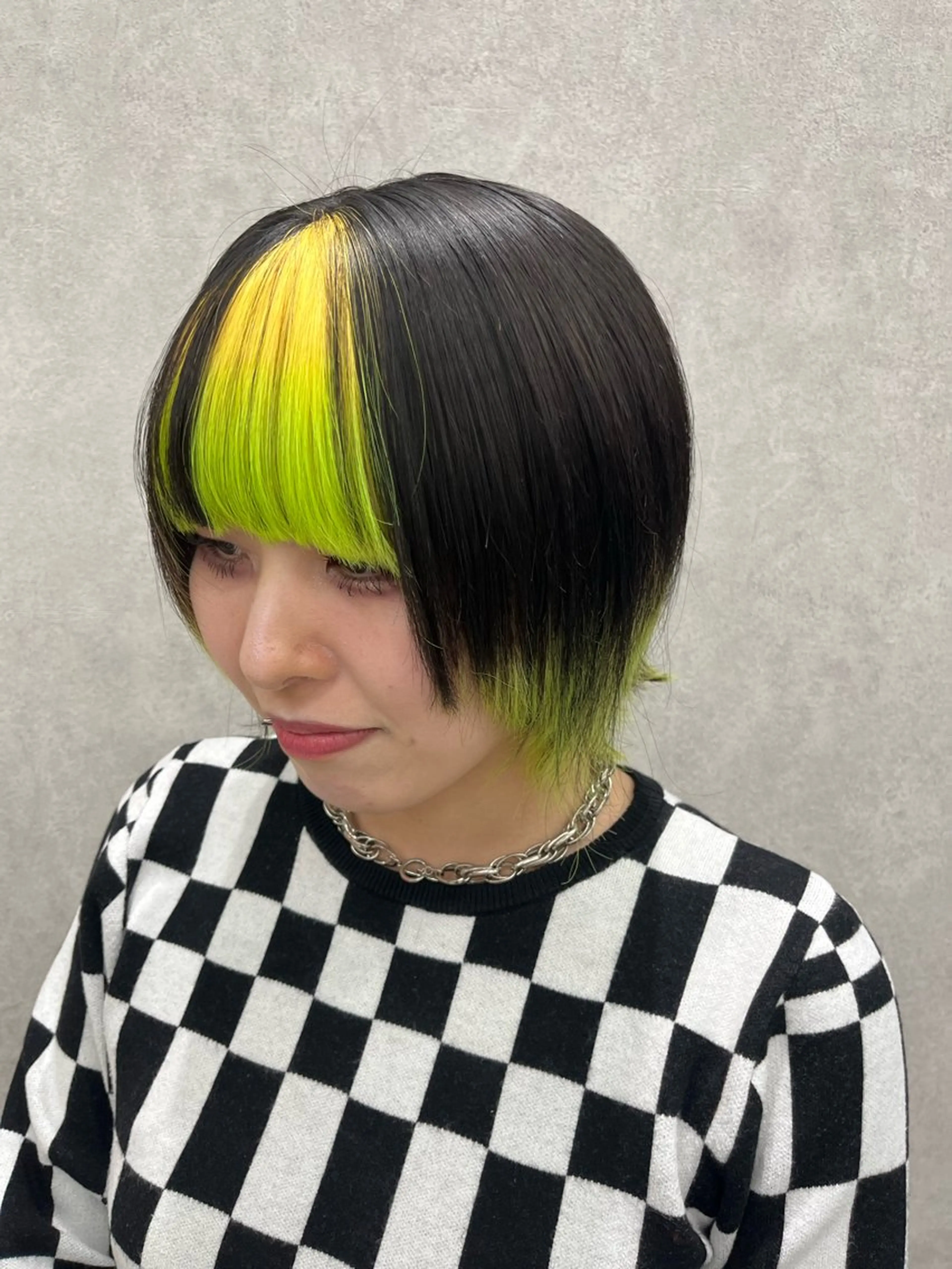 カラー デザインカラー イエローカラー 中村 彩夏のヘアスタイル