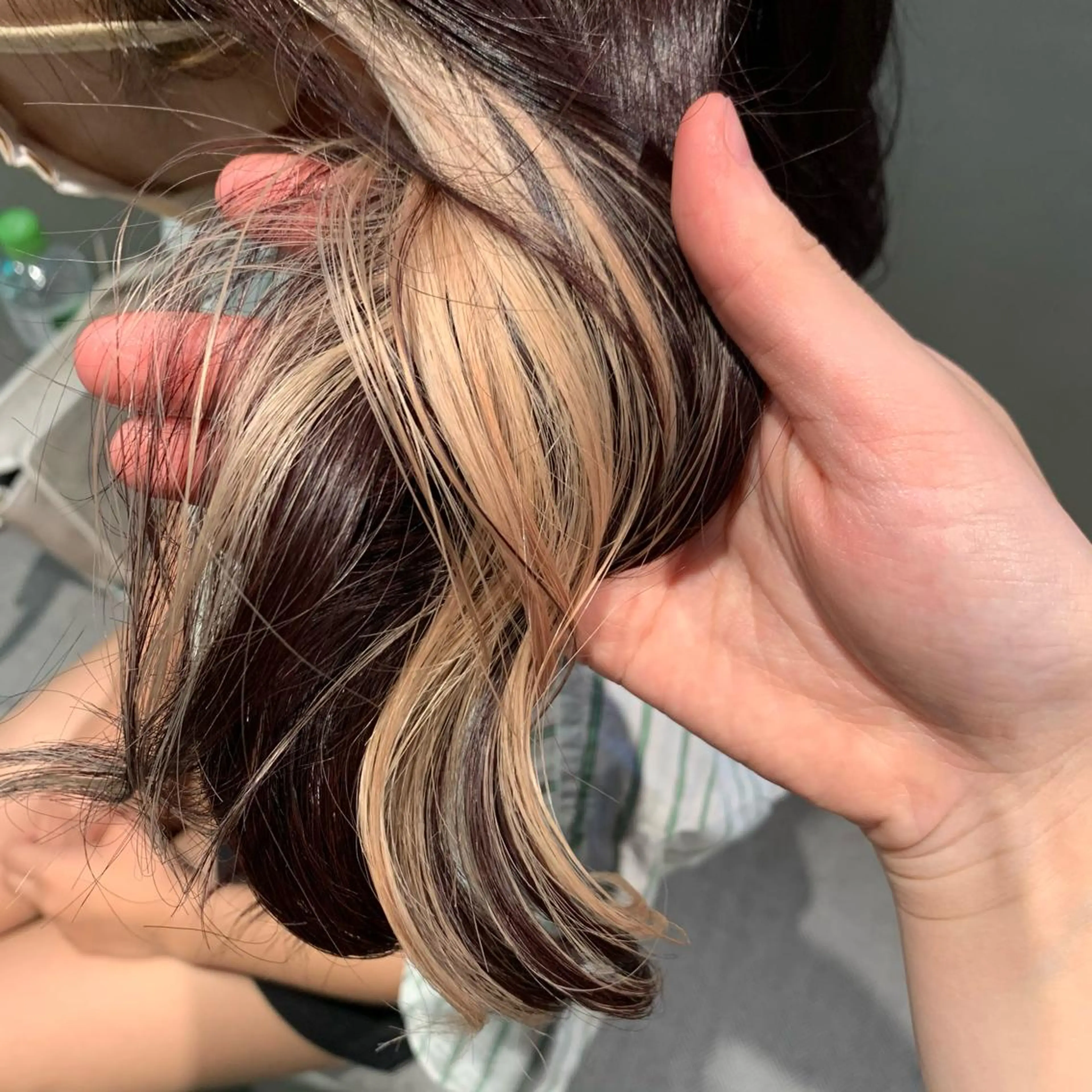 ミディアム カラー bh.maara デザイン／ハイトーンのヘアスタイル