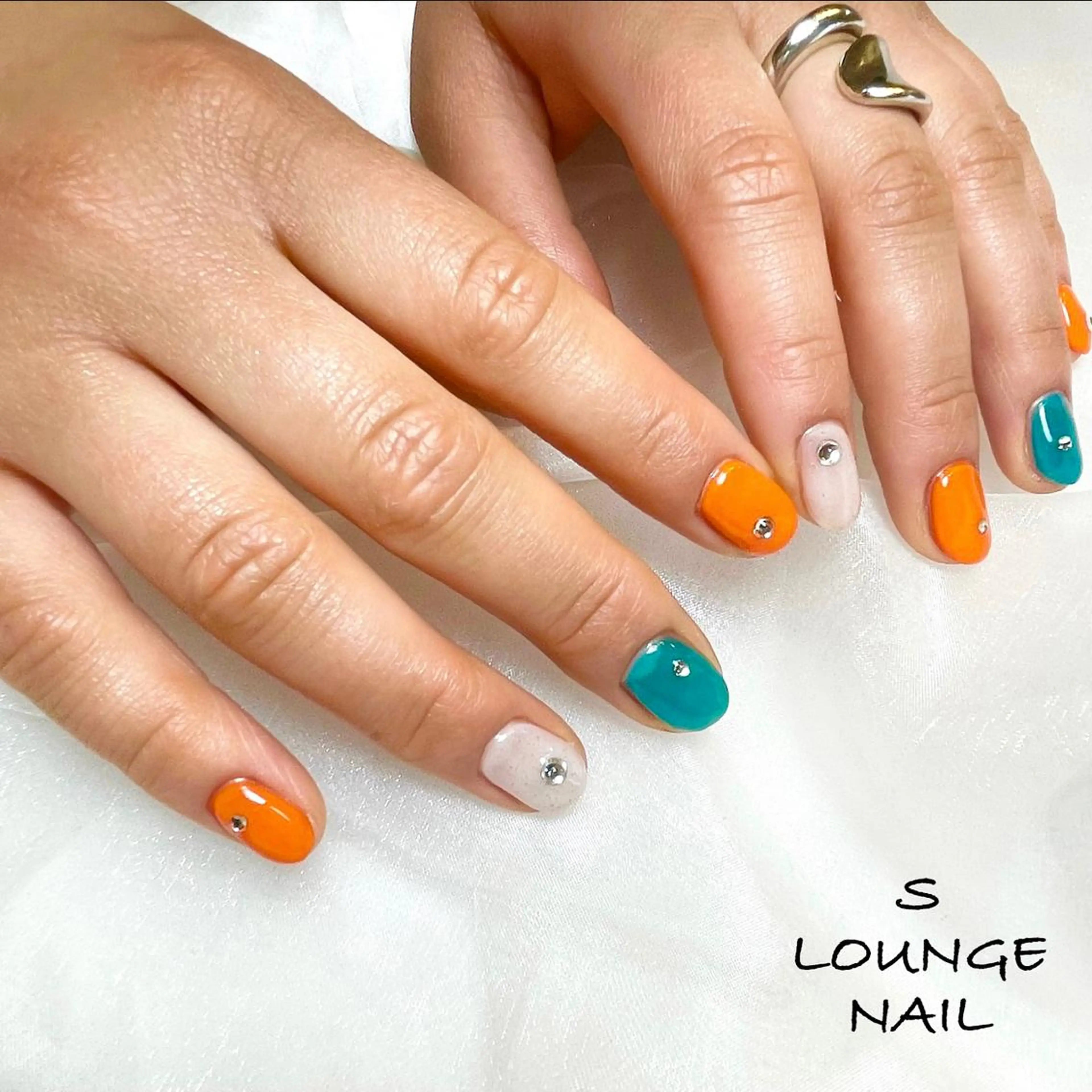 ネイル ストーンネイル ハンドネイル フットネイル S LOUNGE NAIL所属・パーツたくさん🍓 SUMIのネイルデザイン