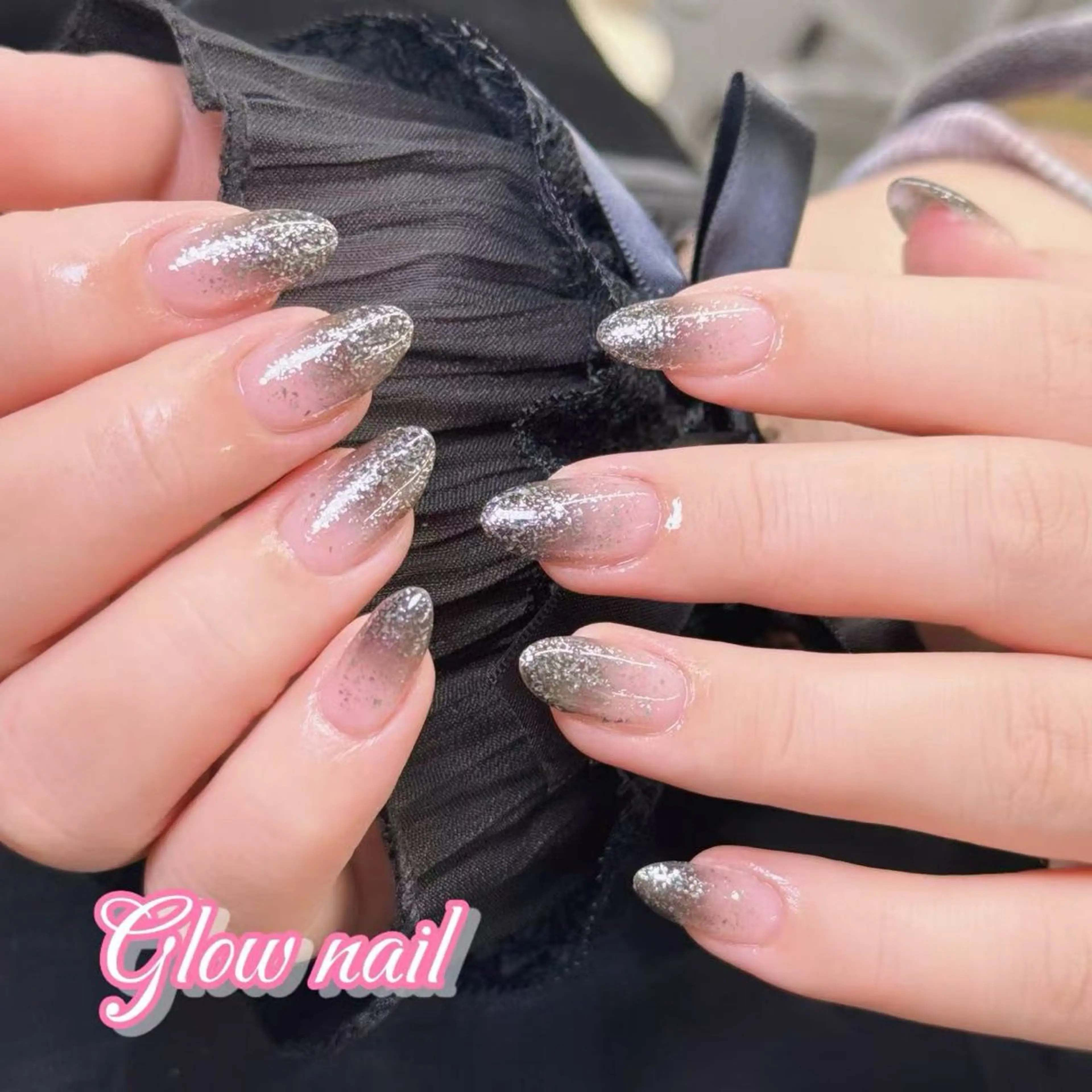 ネイル ハンドネイル グロー ネイルのネイルデザイン