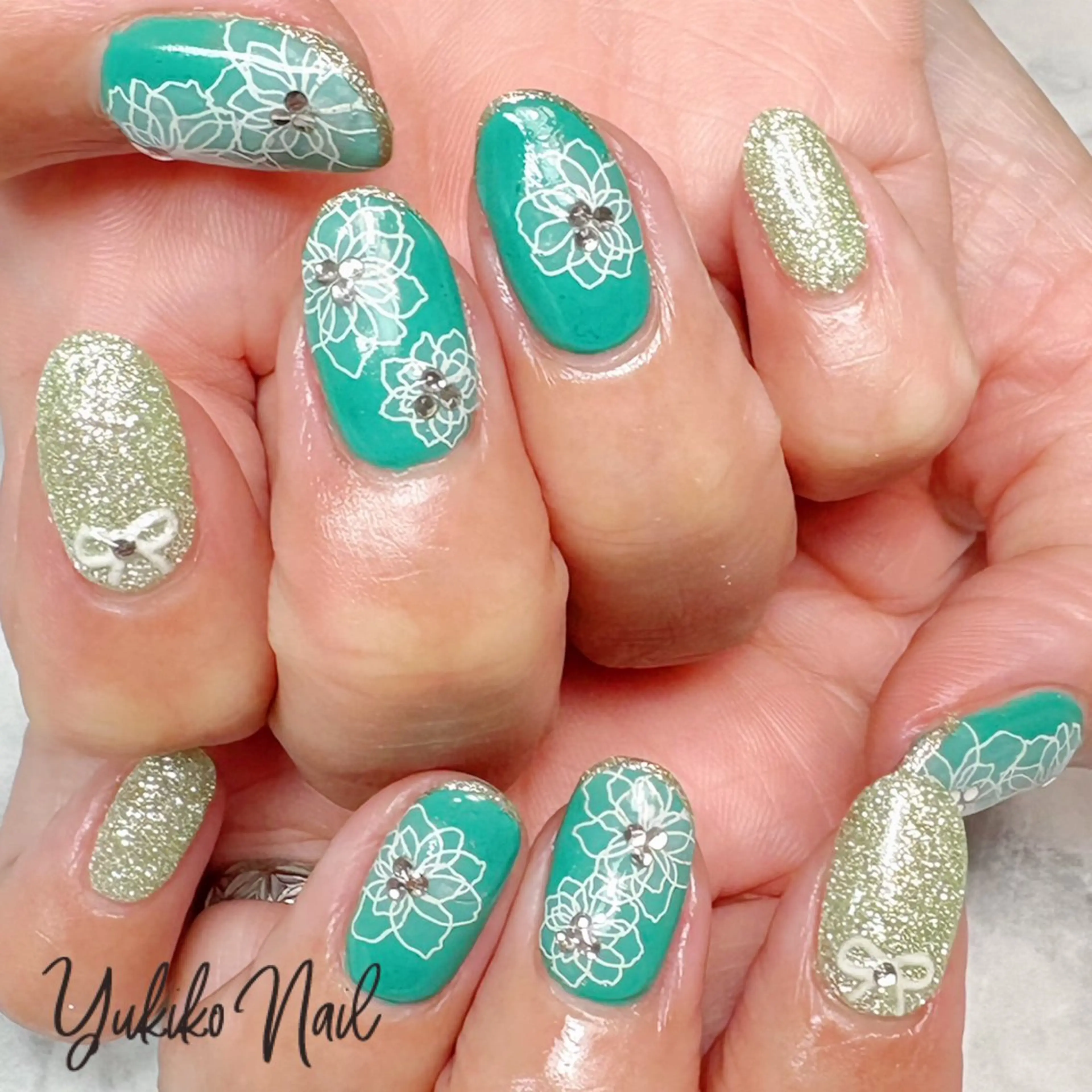 ネイル フラワーネイル グリーン 春ネイル ハンドネイル ユキコ ネイルのネイルデザイン