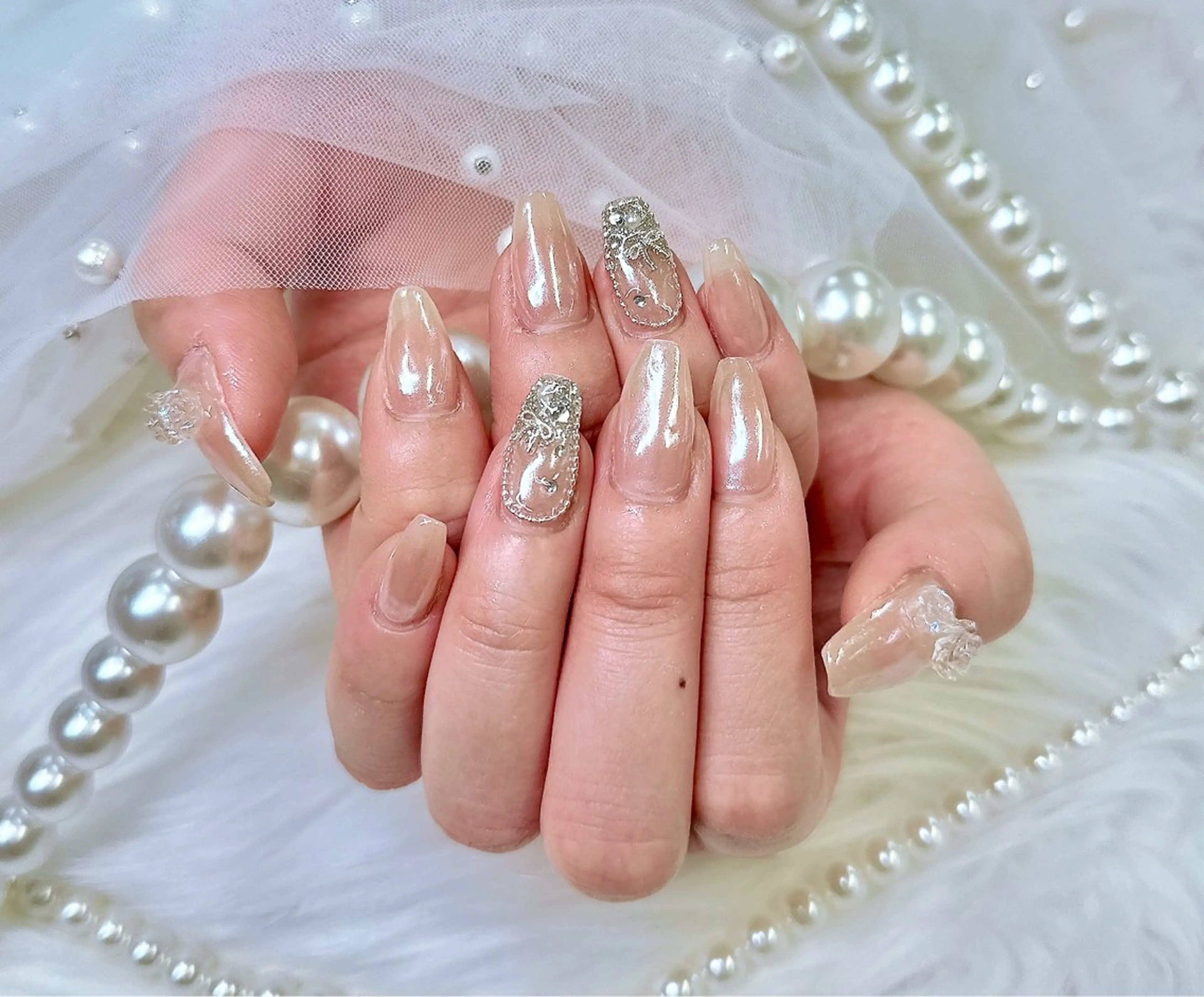 ネイル フットネイル フレンチネイル ジェルネイル ガラスフレンチ キラキラネイル ハンドネイル Queeens nailのネイルデザイン