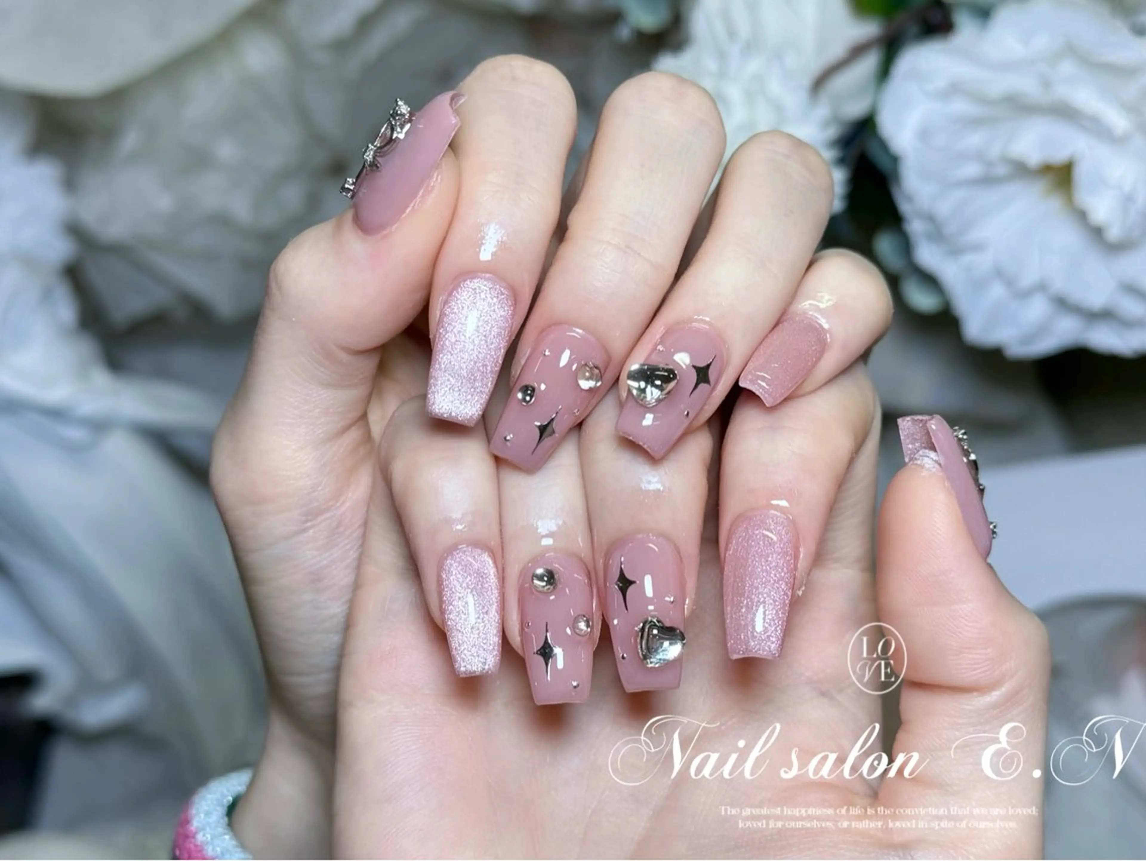 ネイル アートネイル オーロラネイル ガーリー キラキラネイル 韓国ネイル ハンドネイル E.N🦋 長さ出し/持ち込みのネイルデザイン