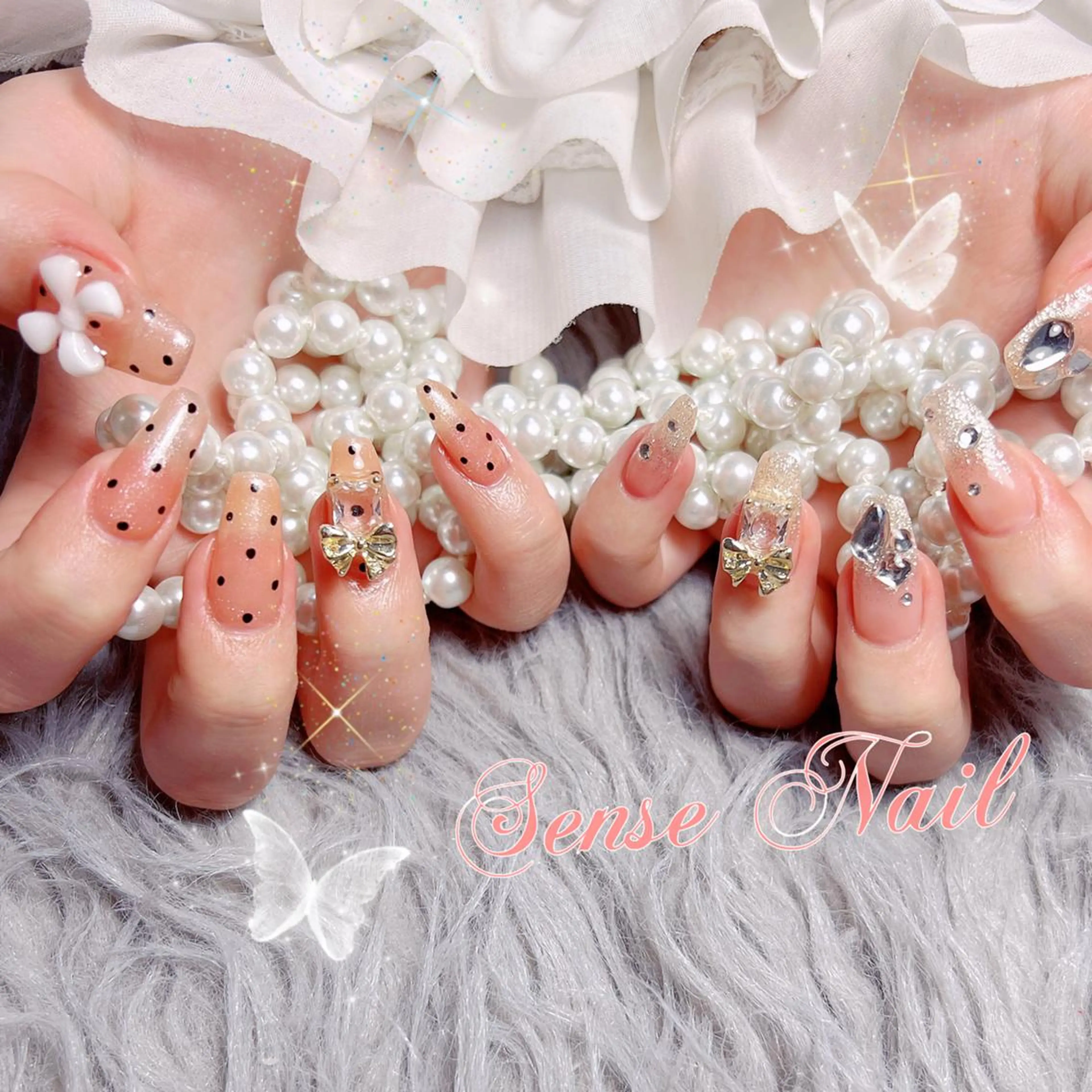 ネイル Queening 🦋のネイルデザイン