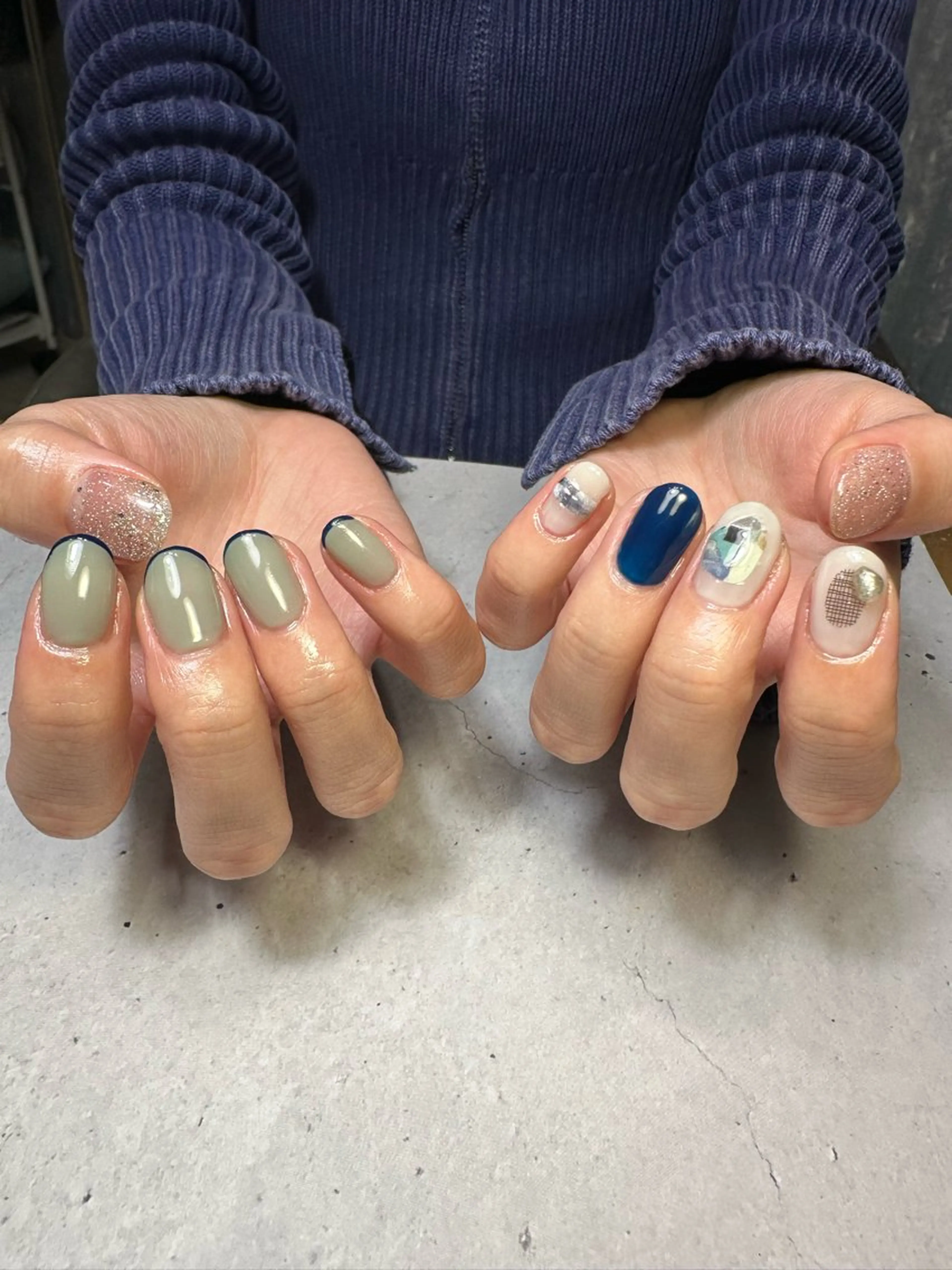 ネイル ブルー フットネイル マグネットネイル ミラーネイル ニュアンスネイル nailsalon Daphneのネイルデザイン