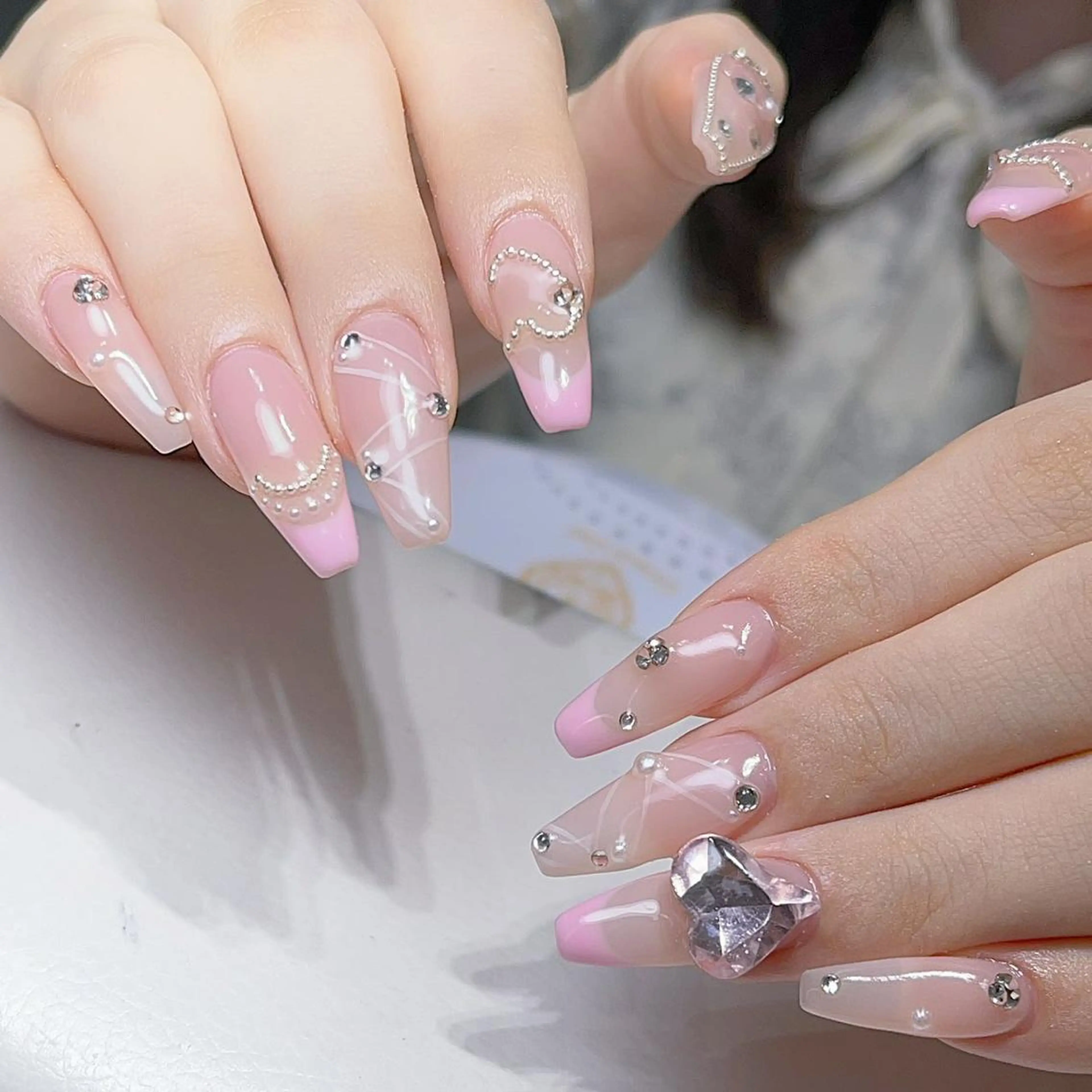 ネイル アートネイル 長さ出し ネイルチップ Queens PUPUのネイルデザイン