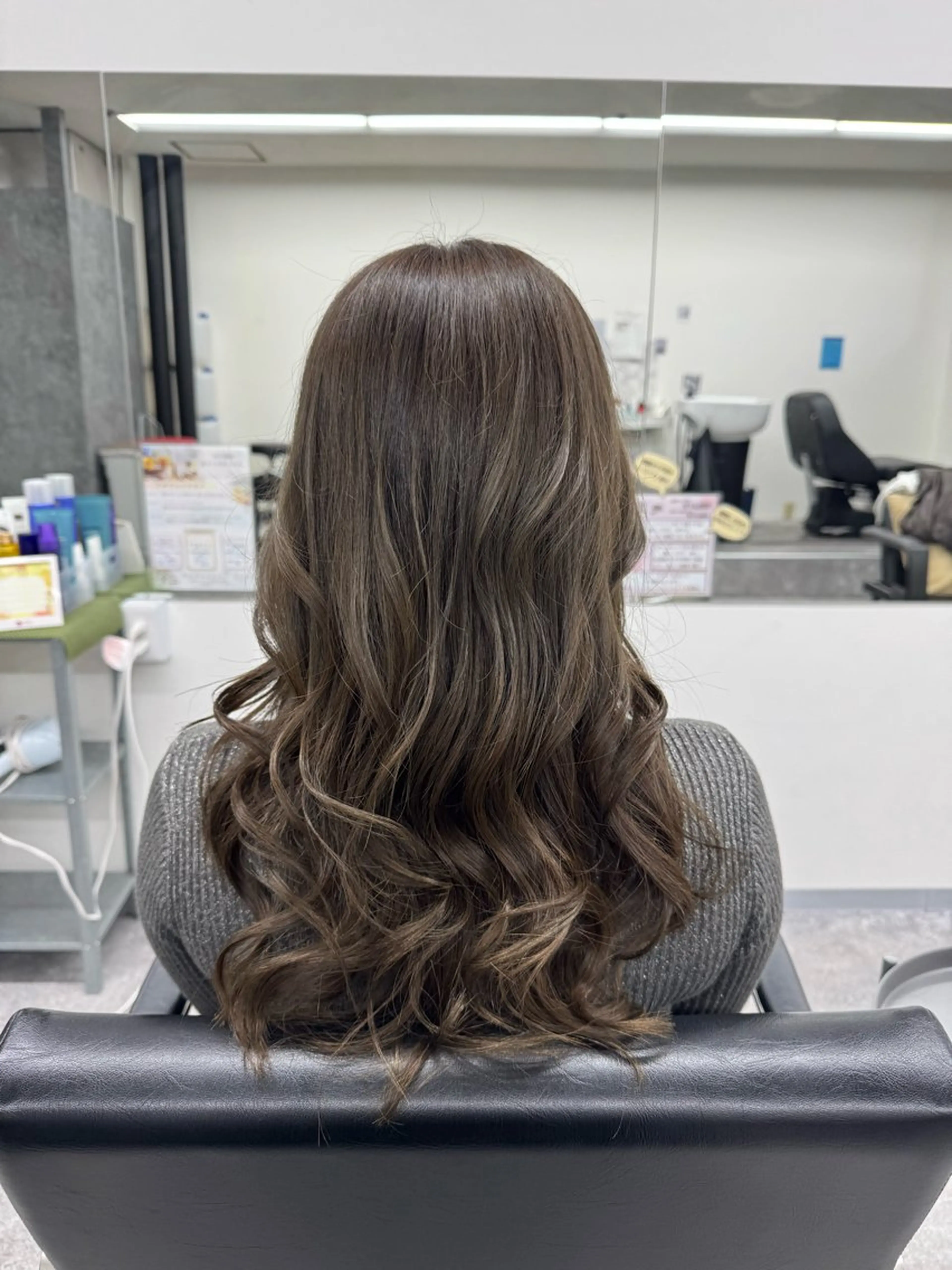 ロング カラー 透明感カラー グレージュ 髪質改善メニュー 長井 美佐子のヘアスタイル