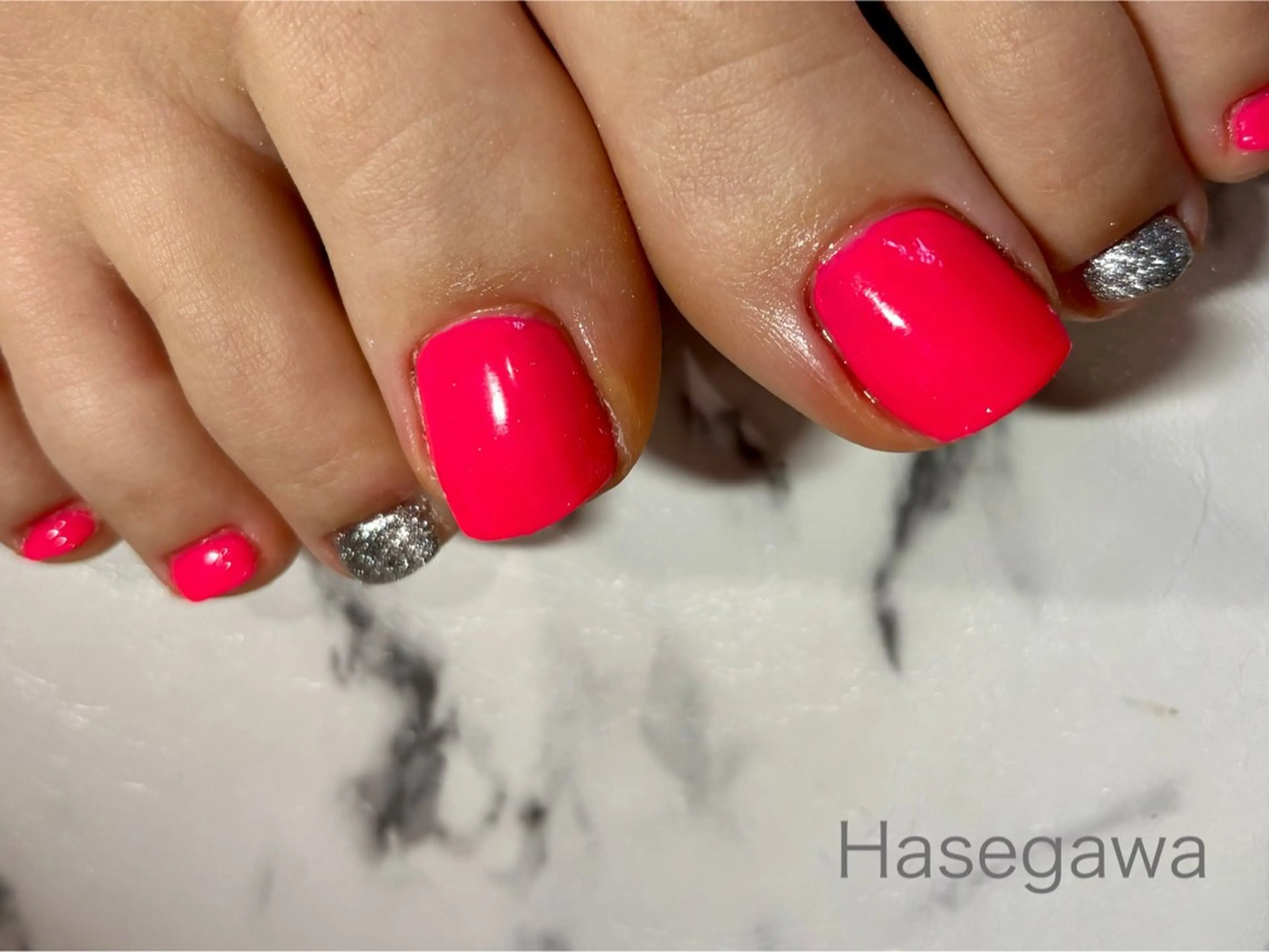ネイル ピンク シルバー フットネイル DROP所属・DROP 長谷川のネイルデザイン