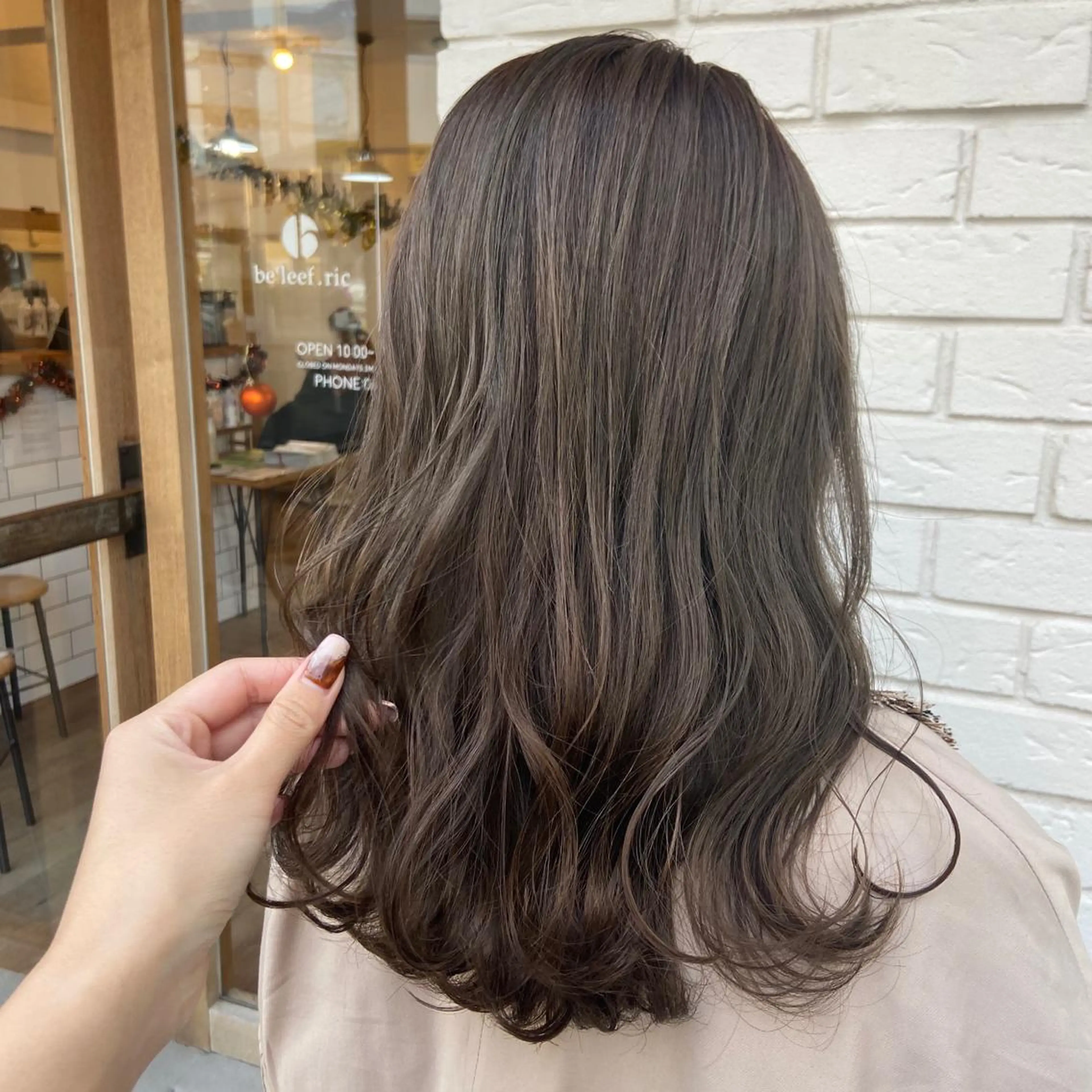 セミロング 韓国|ミルクティ momoeのヘアスタイル