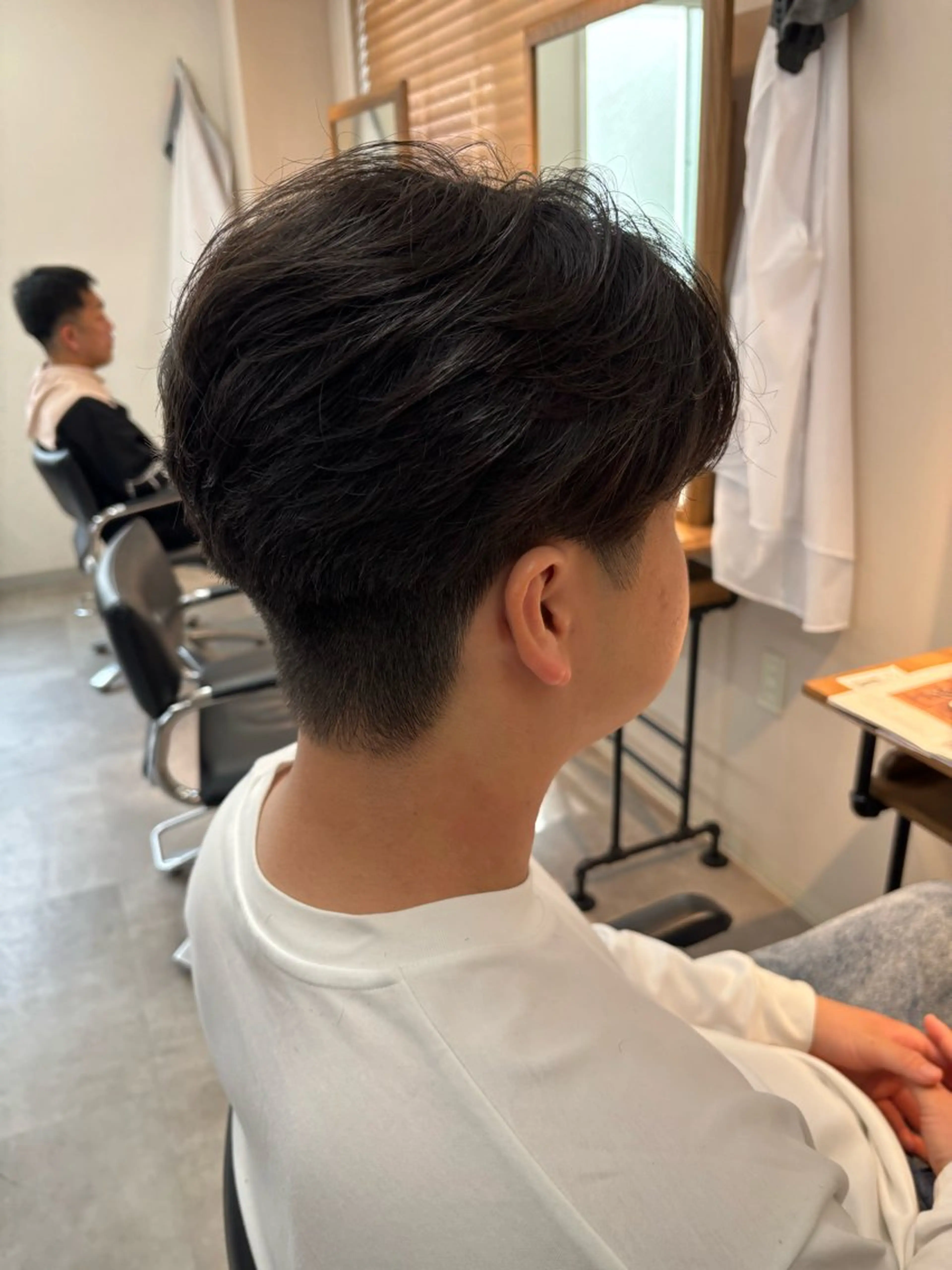 メンズ ビジネス センターパート 刈り上げ カット 保立/フェザーパーマ /メンズカット千葉のヘアスタイル