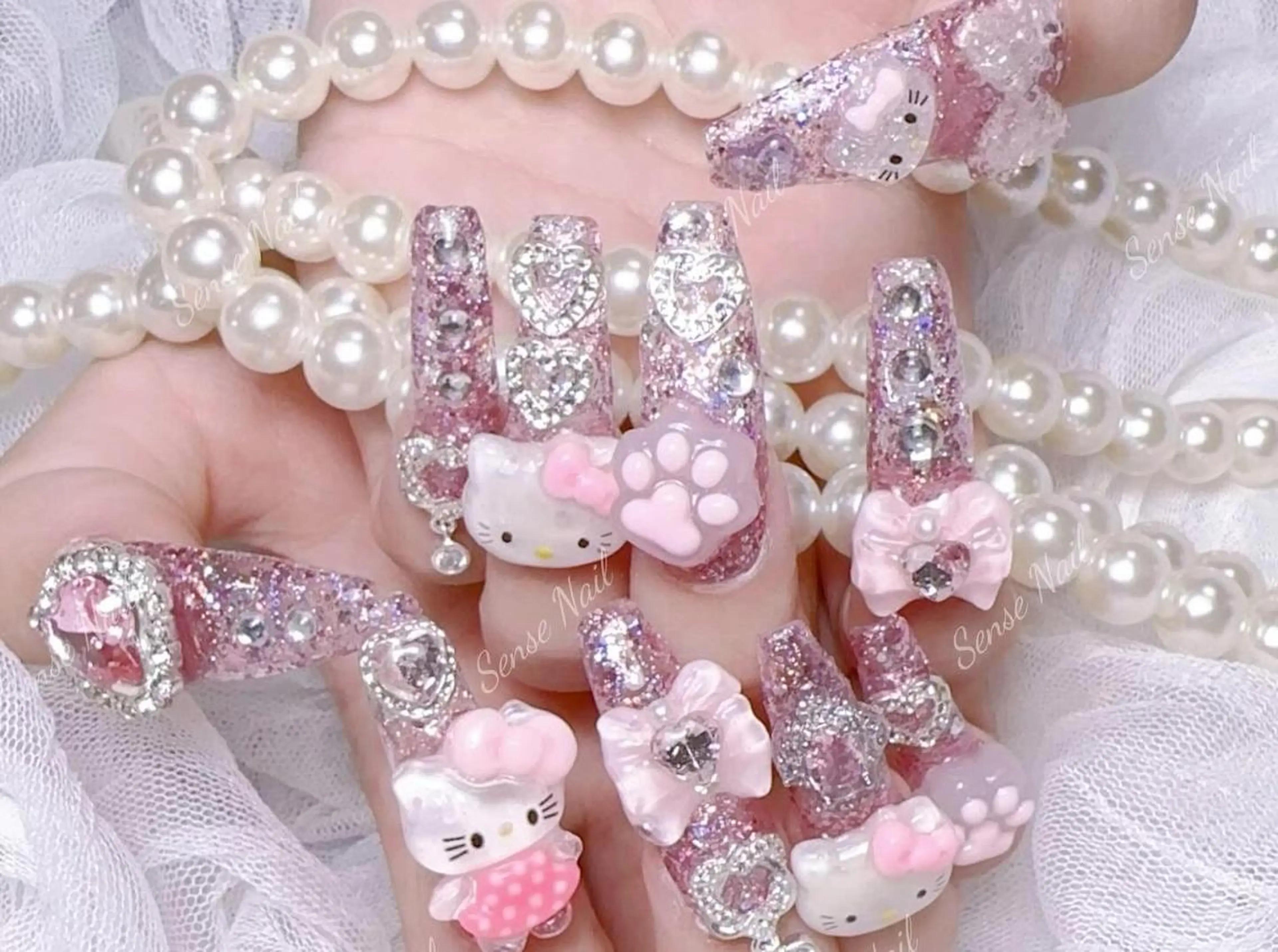 ネイル ハンドネイル ハンドケア Queening 🦋のネイルデザイン