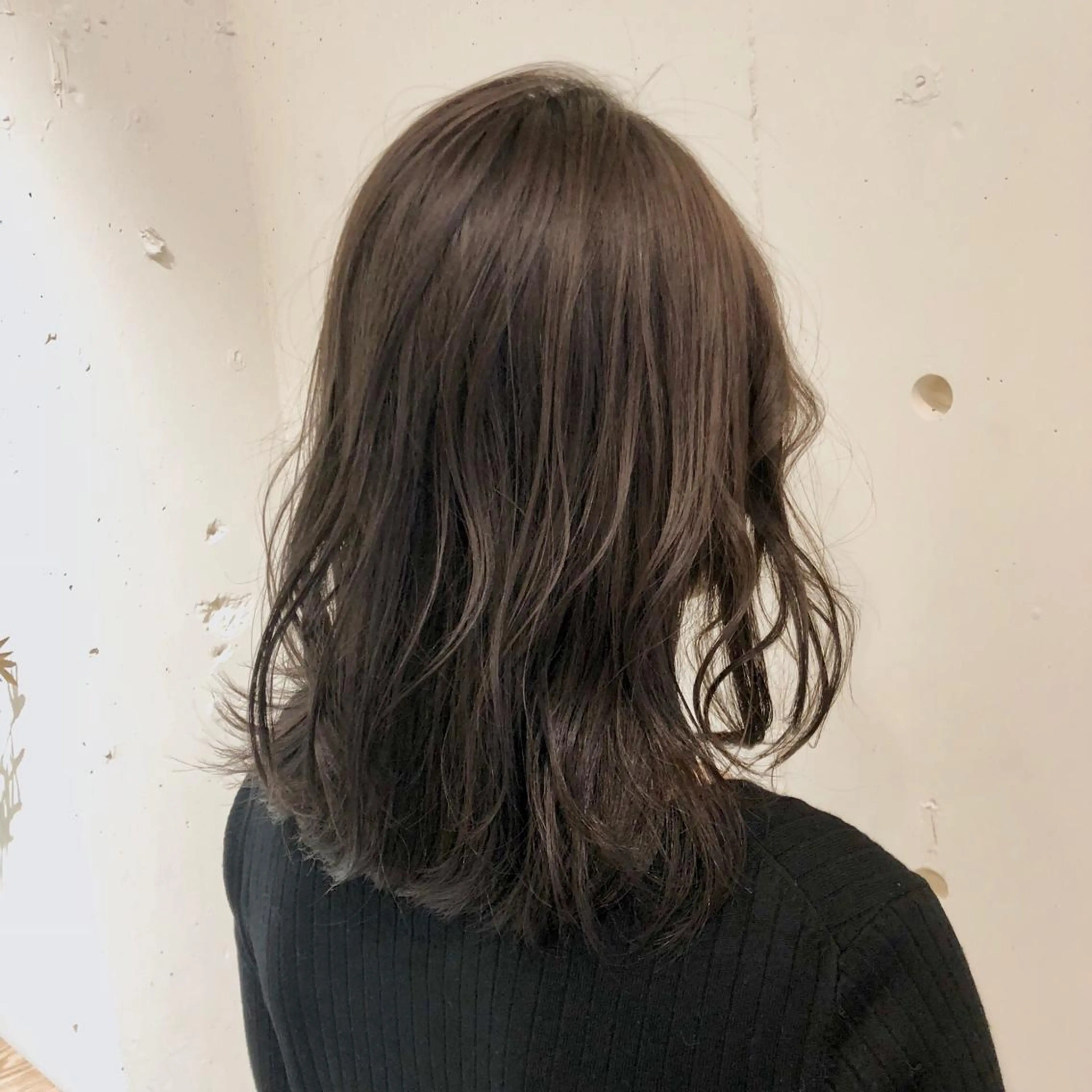 ミディアム カラー パーマ ヘアアレンジ ベージュカラー 黒髪 ブリーチ 透明感カラー デザインカラー 【ツヤ髪美容師】 ツダケイスケのヘアスタイル