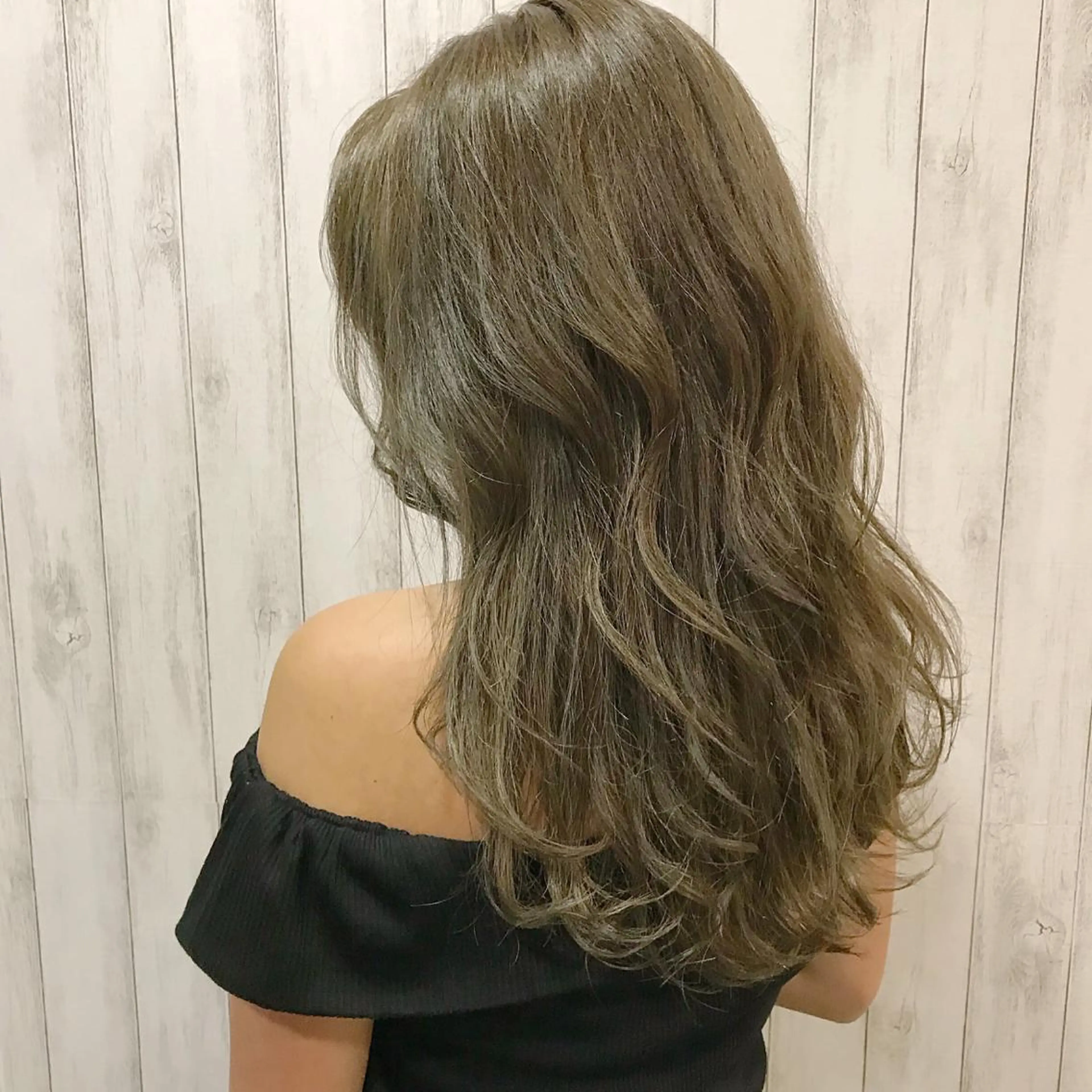 セミロング カラー パーマ ヘアアレンジ アッシュ アッシュグレー アッシュグレージュ 透明感カラー グレージュ 美髪専門サロン kazuのヘアスタイル