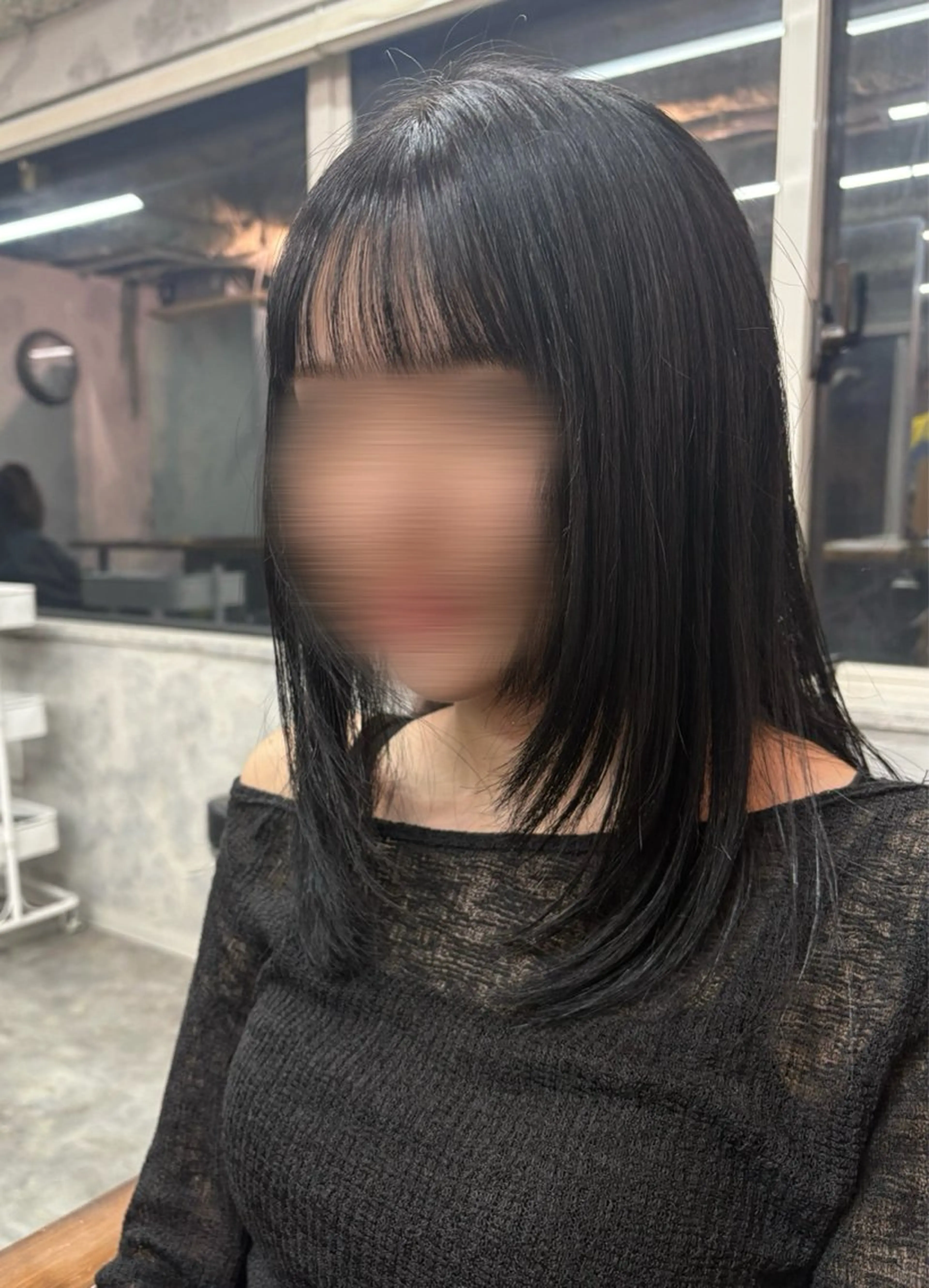 セミロング レイヤーカット トリートメント カット ヘアカラー シモイケ ルアのヘアスタイル