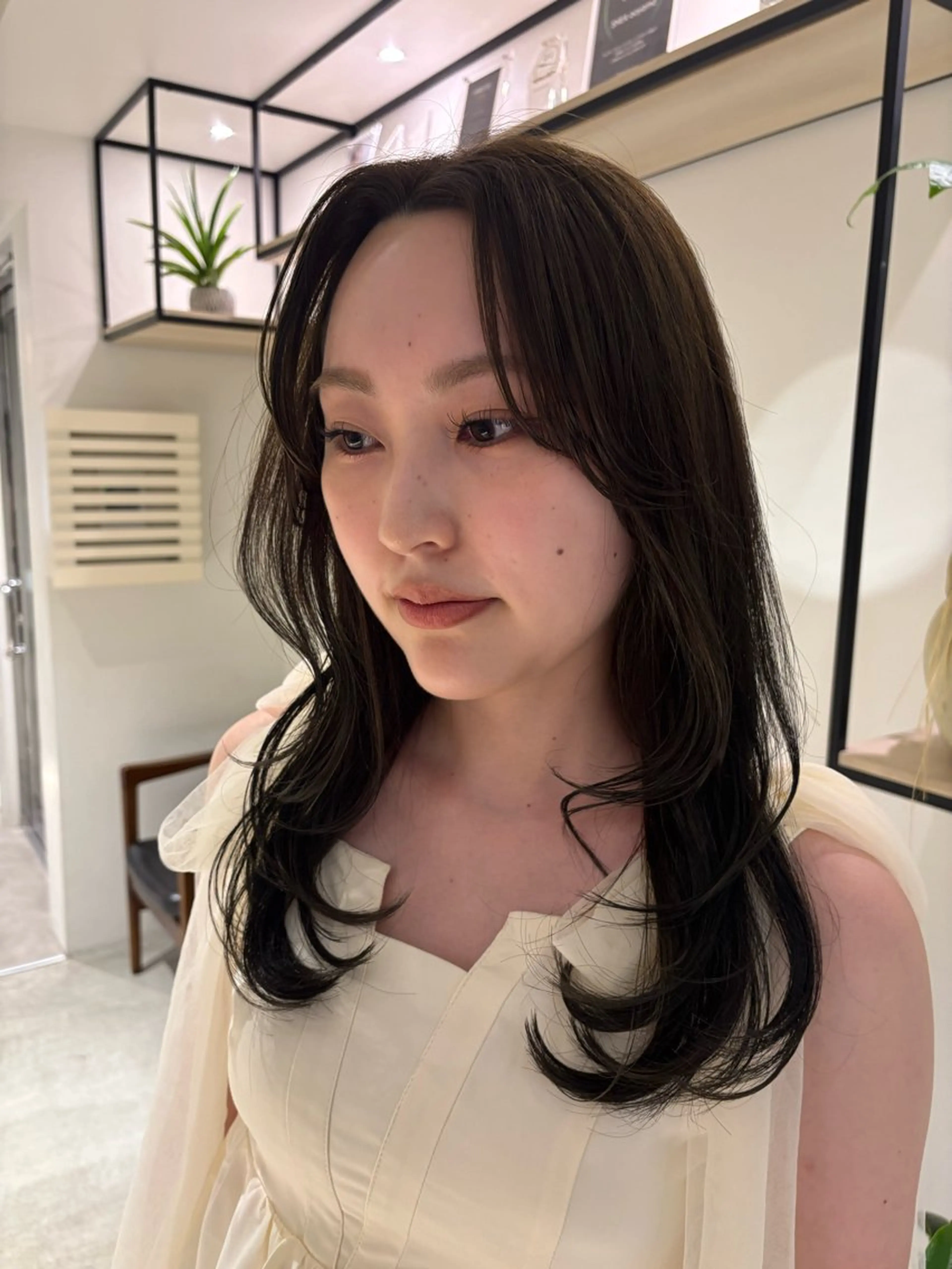 ロング カット ヘアカラー 暖色カラー 奥村陽花のヘアスタイル