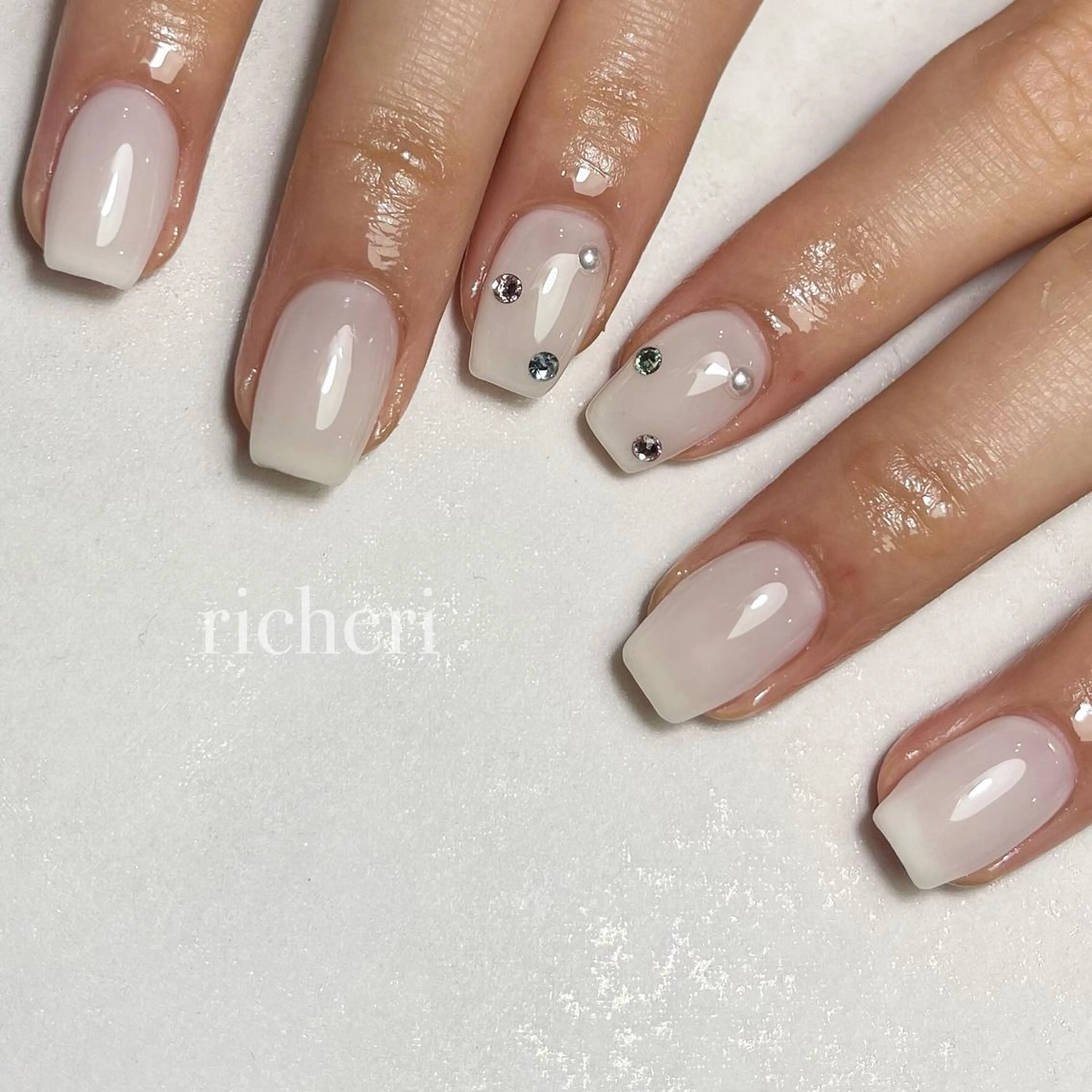 ミディアム ネイル ハンドネイル richeri beautyのエステ・リラクイメージ