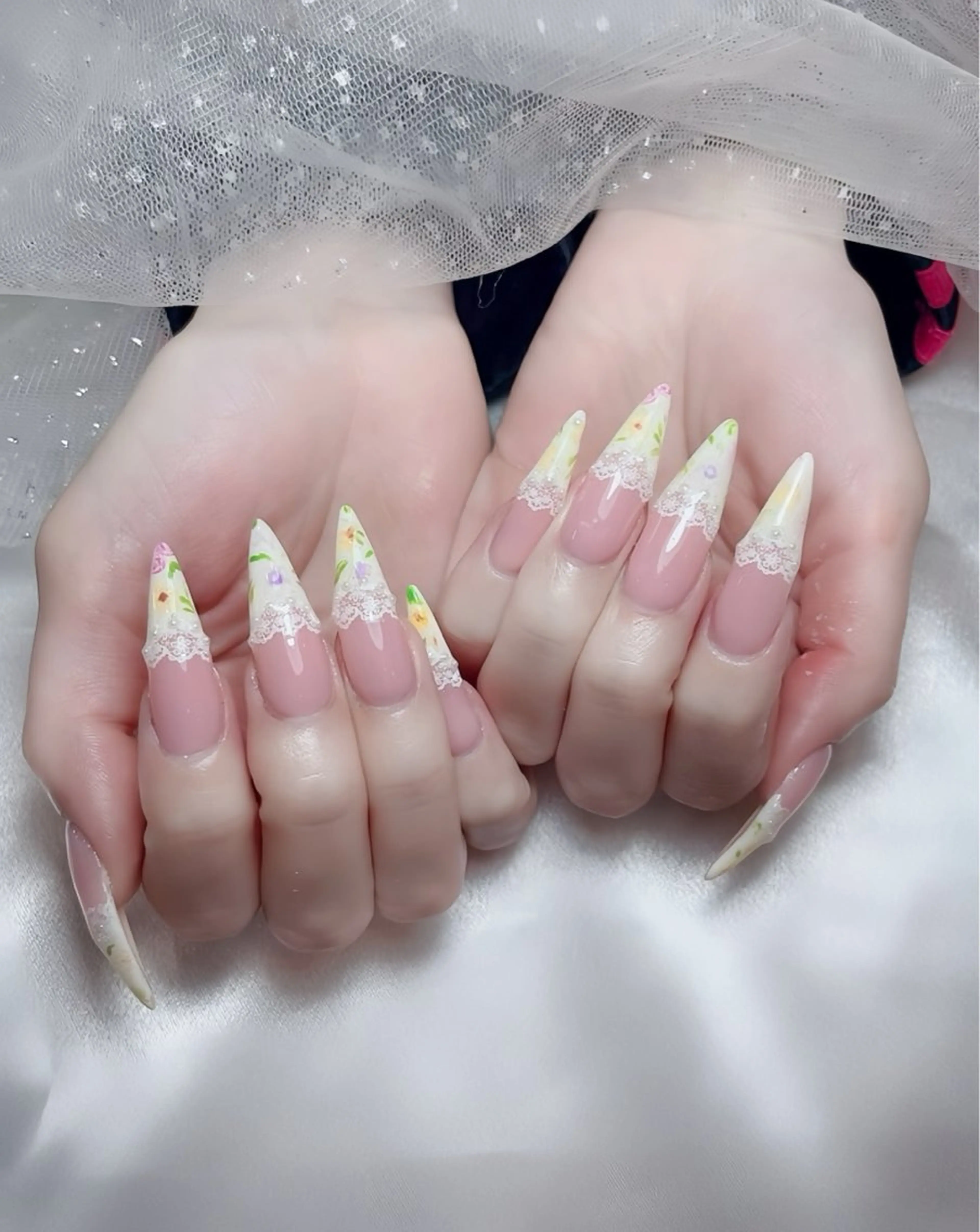 ネイル オーロラネイル チークネイル 桜ネイル クリアネイル ドット ハンドネイル Rin Nail 新大久保店のネイルデザイン
