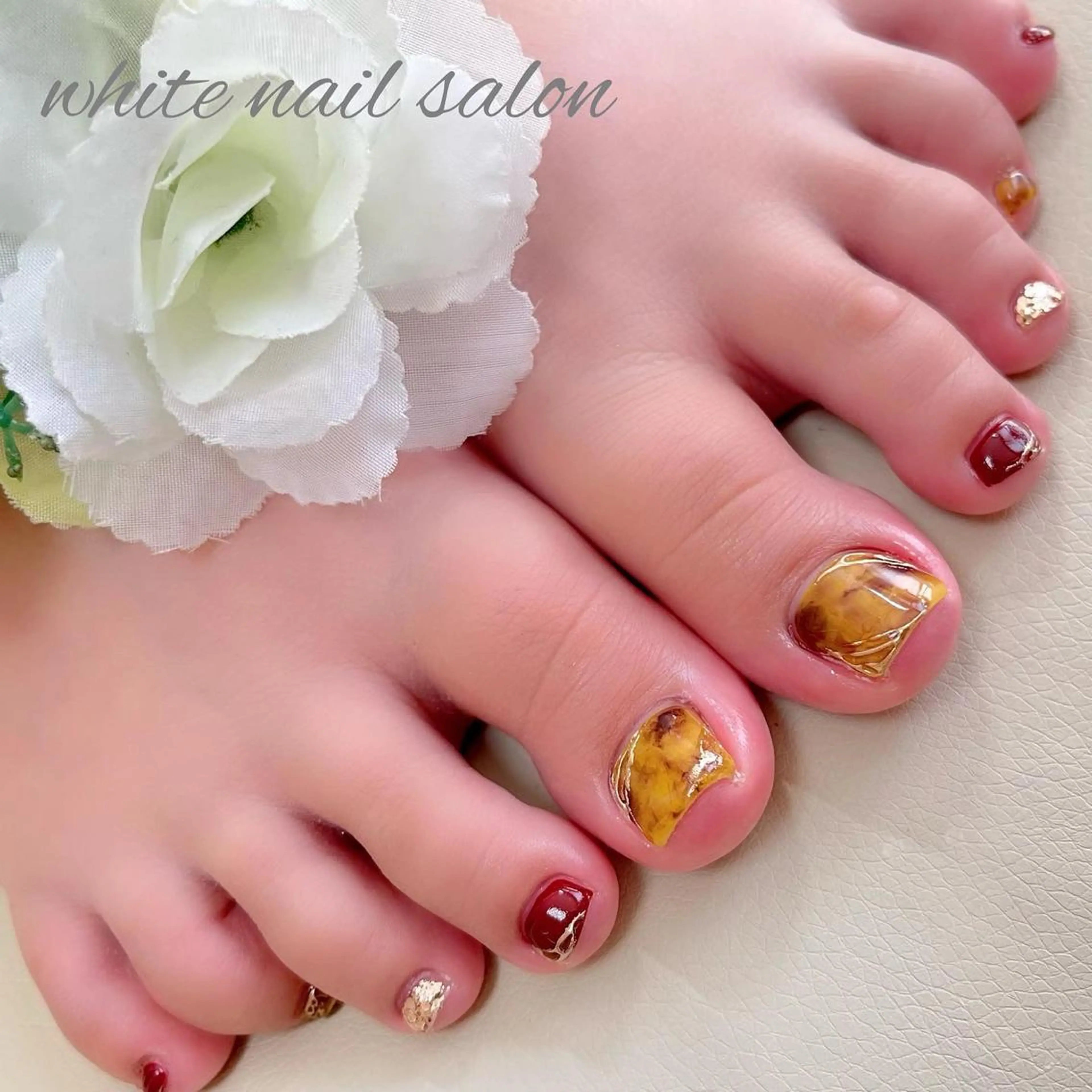 ネイル フットネイル ジェルネイル ハードジェル ラメ(グリッター) 持ち込み フットネイル white nail salonのネイルデザイン