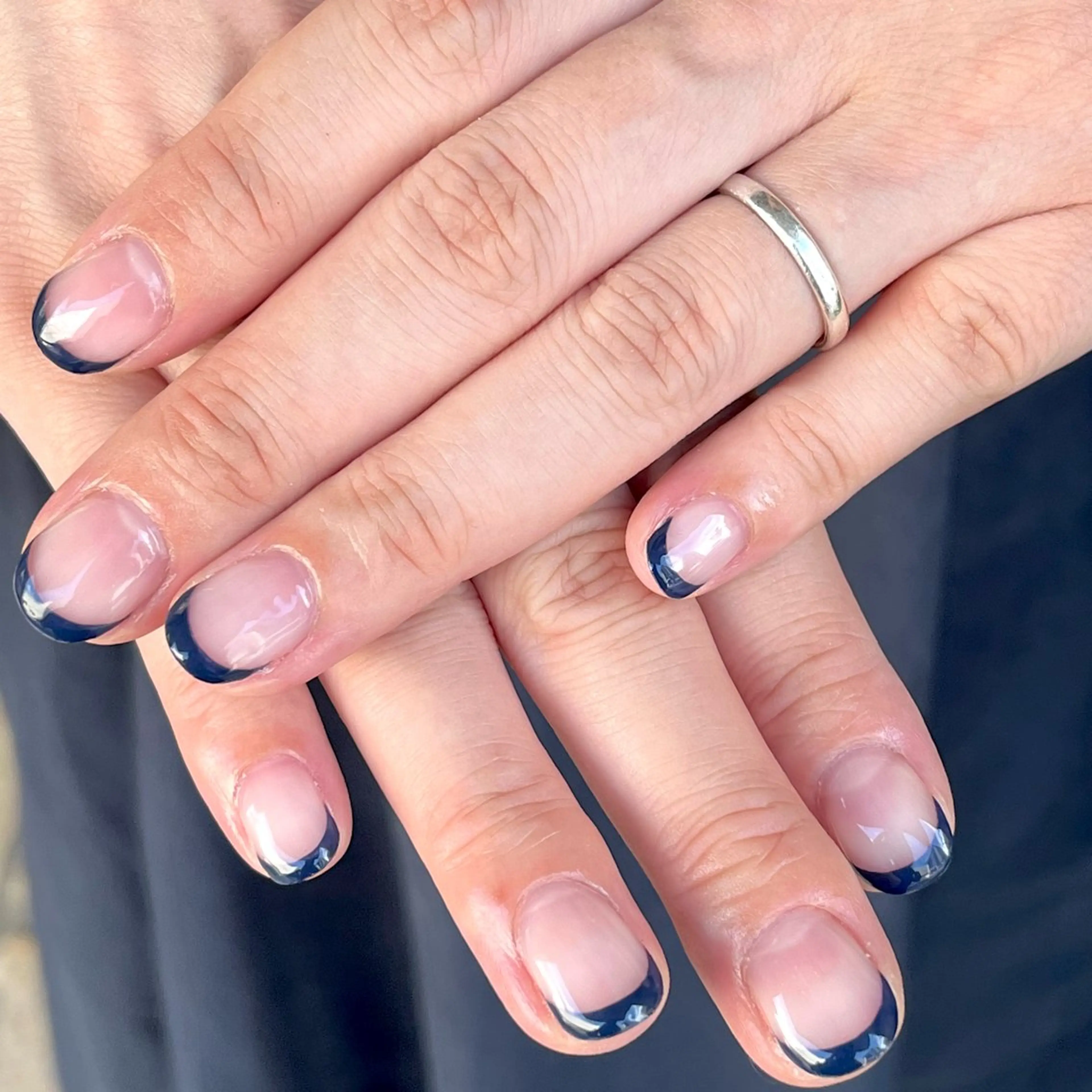 ネイル フレンチネイル ネイビー 坂口 莉愛のネイルデザイン