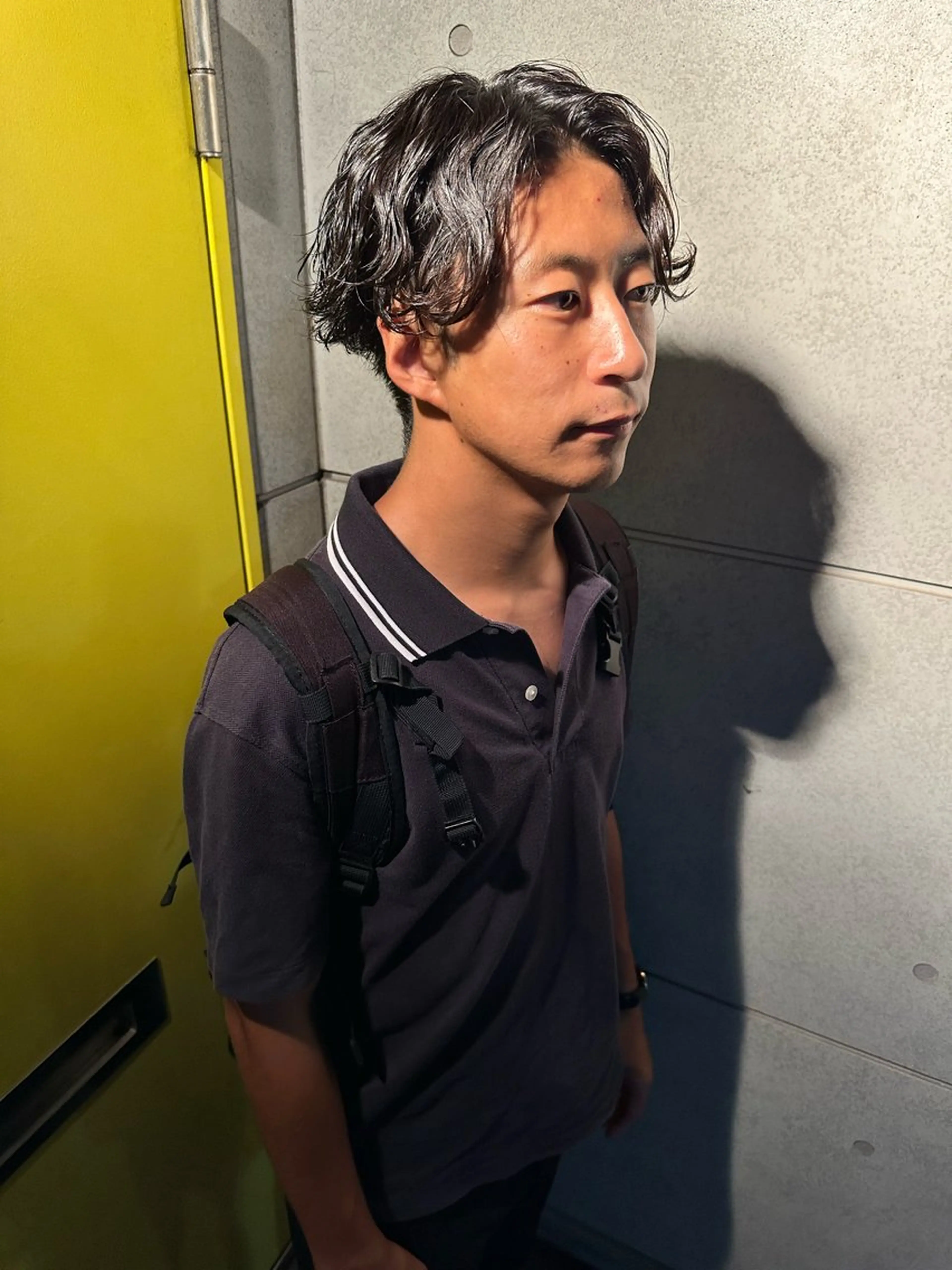 ショート パーマ メンズ センターパート メンズパーマ 波巻きパーマ 原宿↔︎浦和　美容師 折笠　亮のヘアスタイル