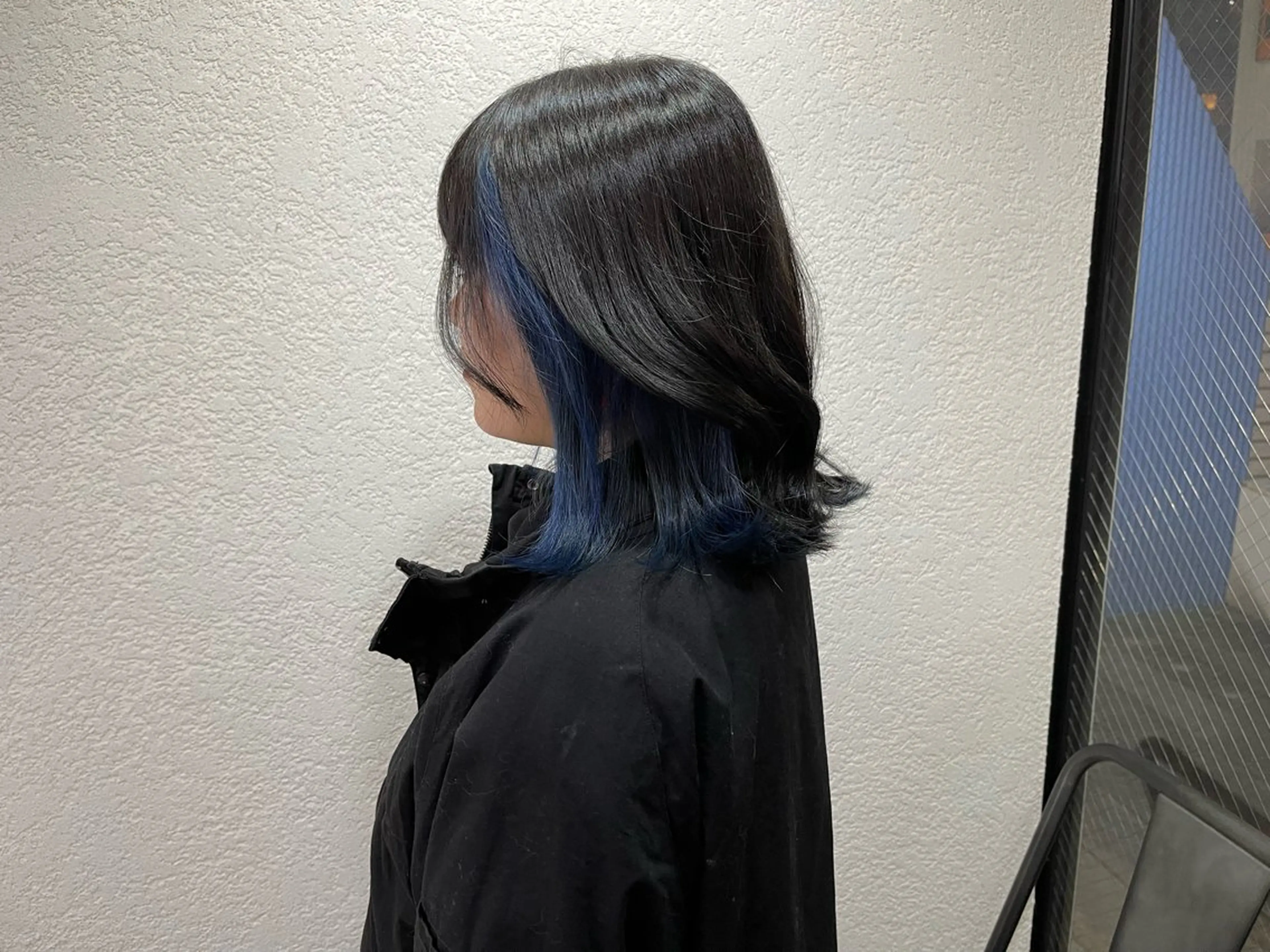 ミディアム カラー ブルーカラー カット ヘアカラー トリートメント 槙川 郁弥のヘアスタイル