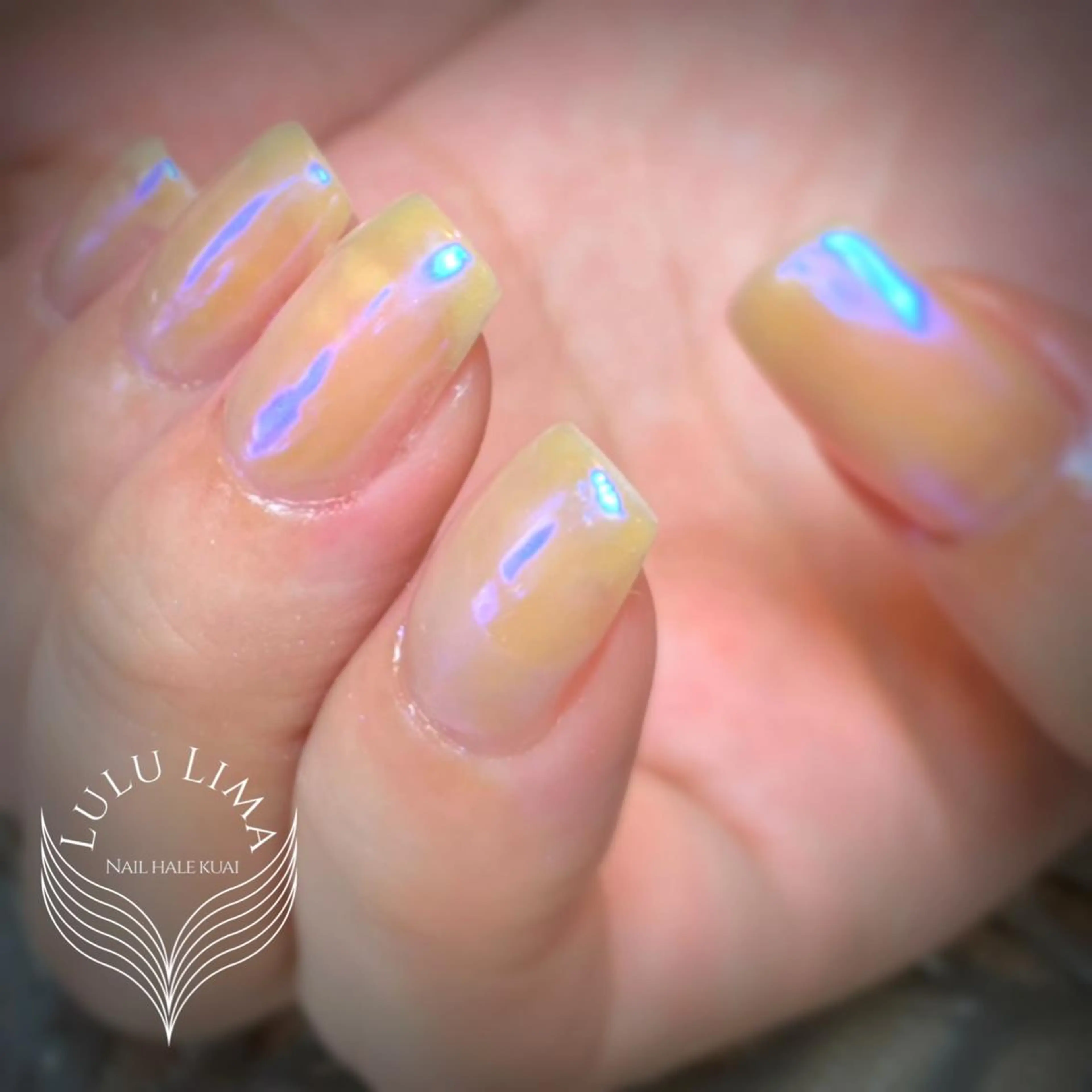 ネイル オーロラネイル キラキラネイル LULU LIMAのネイルデザイン