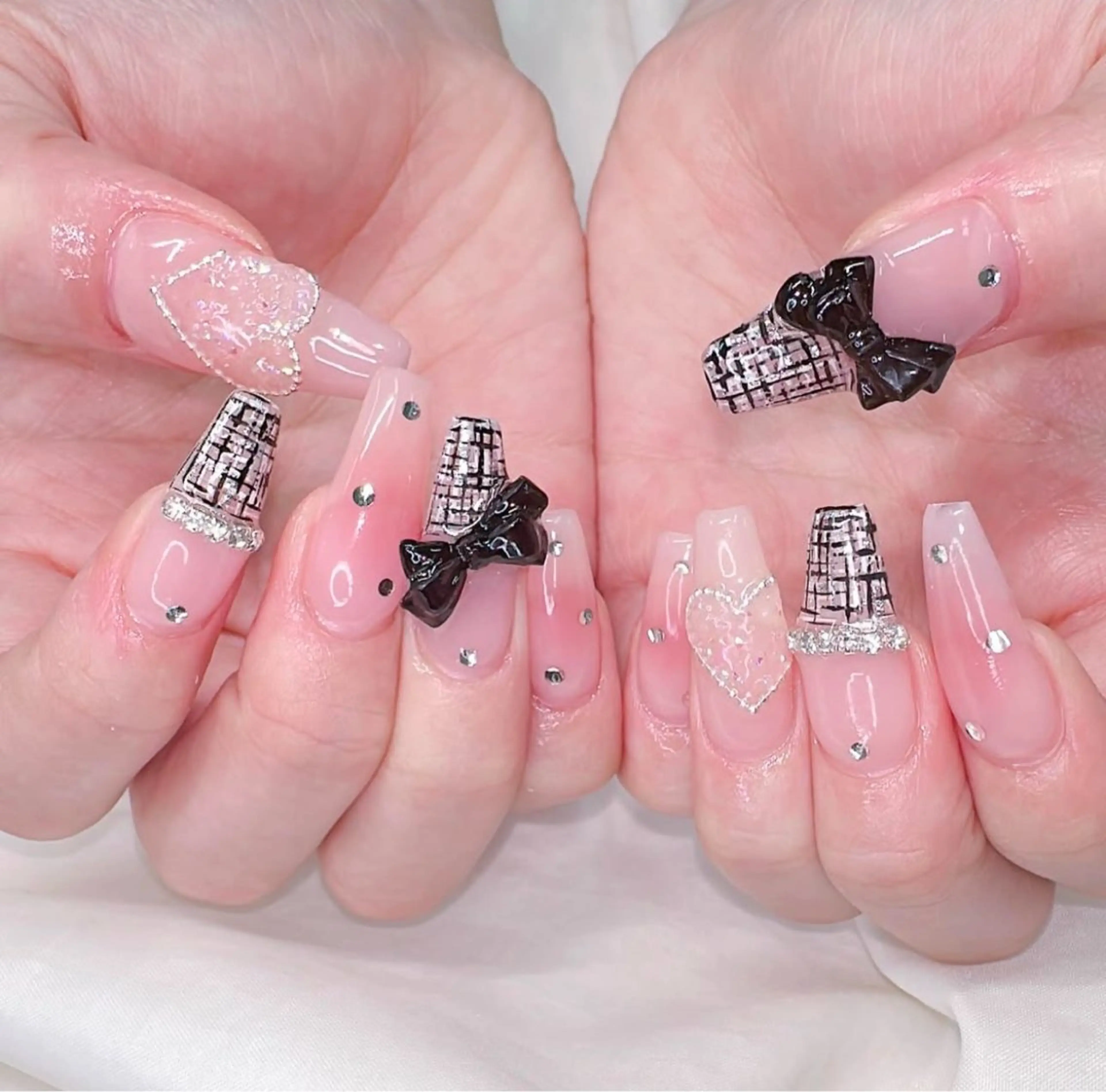 ネイル アニマル柄 オーロラネイル チークネイル フラッシュネイル ジェルネイル ハンドネイル Hinaa 池袋のネイルデザイン