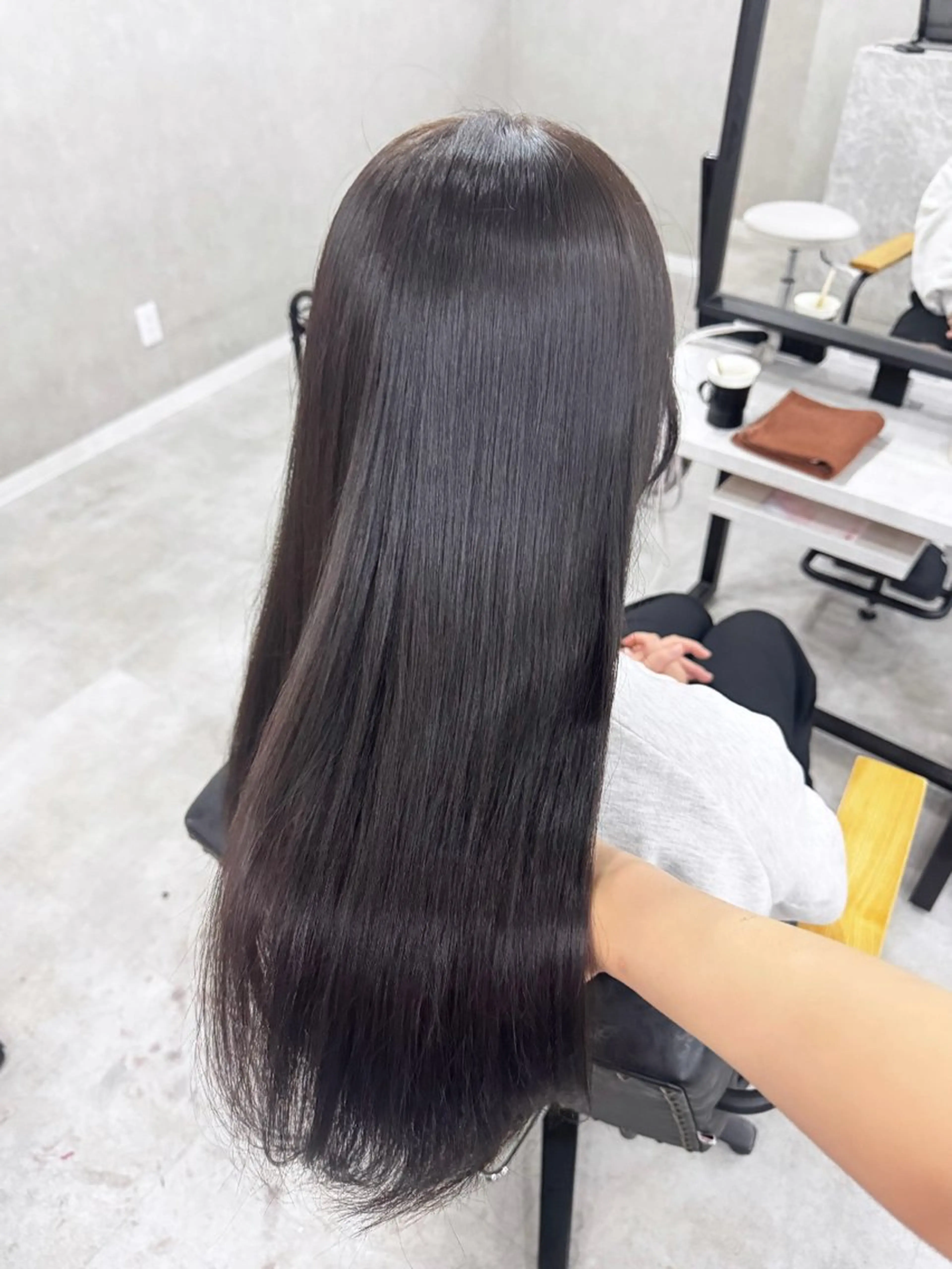 ロング カラー ベージュカラー ブリーチ ブラウンカラー ショコラブラウン ショコラグレージュ カット ヘアカラー トリートメント 赤み無し柔らかカラー 【梅田】madokaのヘアスタイル