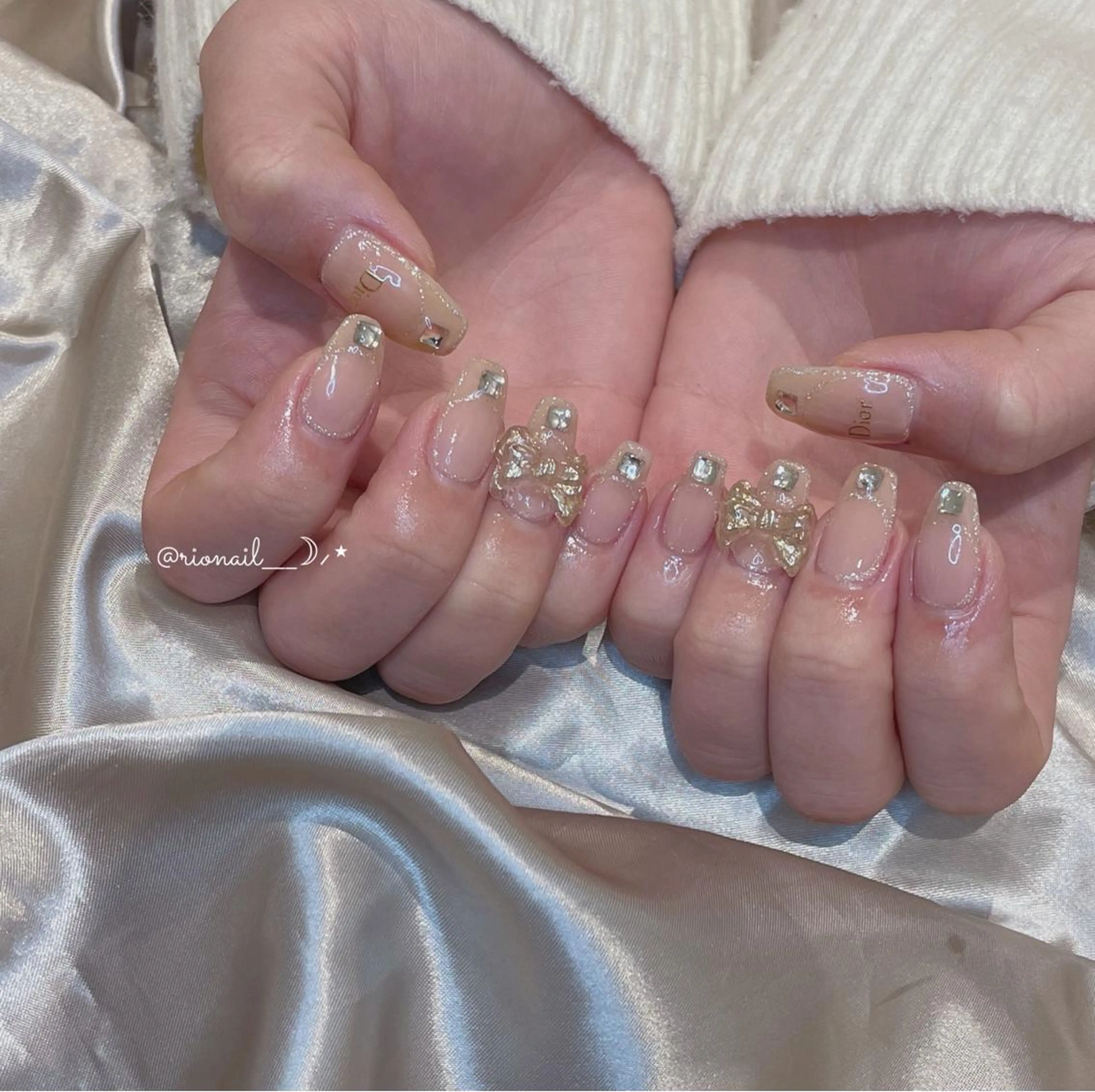 ネイル アートネイル ハンドネイル 𝘙𝘪𝘰𝘯𝘢 ...🕯🤍のネイルデザイン