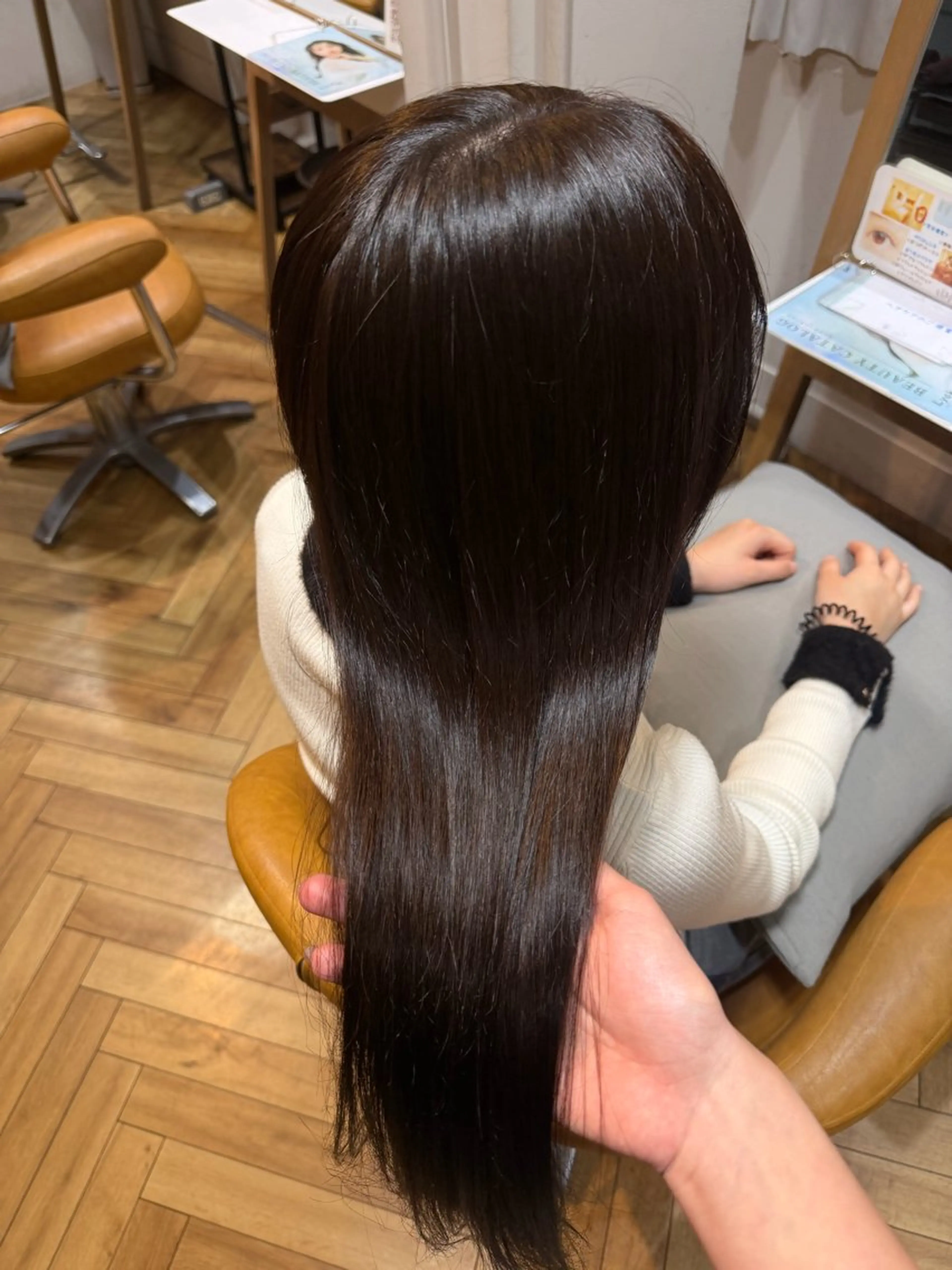 ロング ヘアカラー 柿本 ひなのヘアスタイル