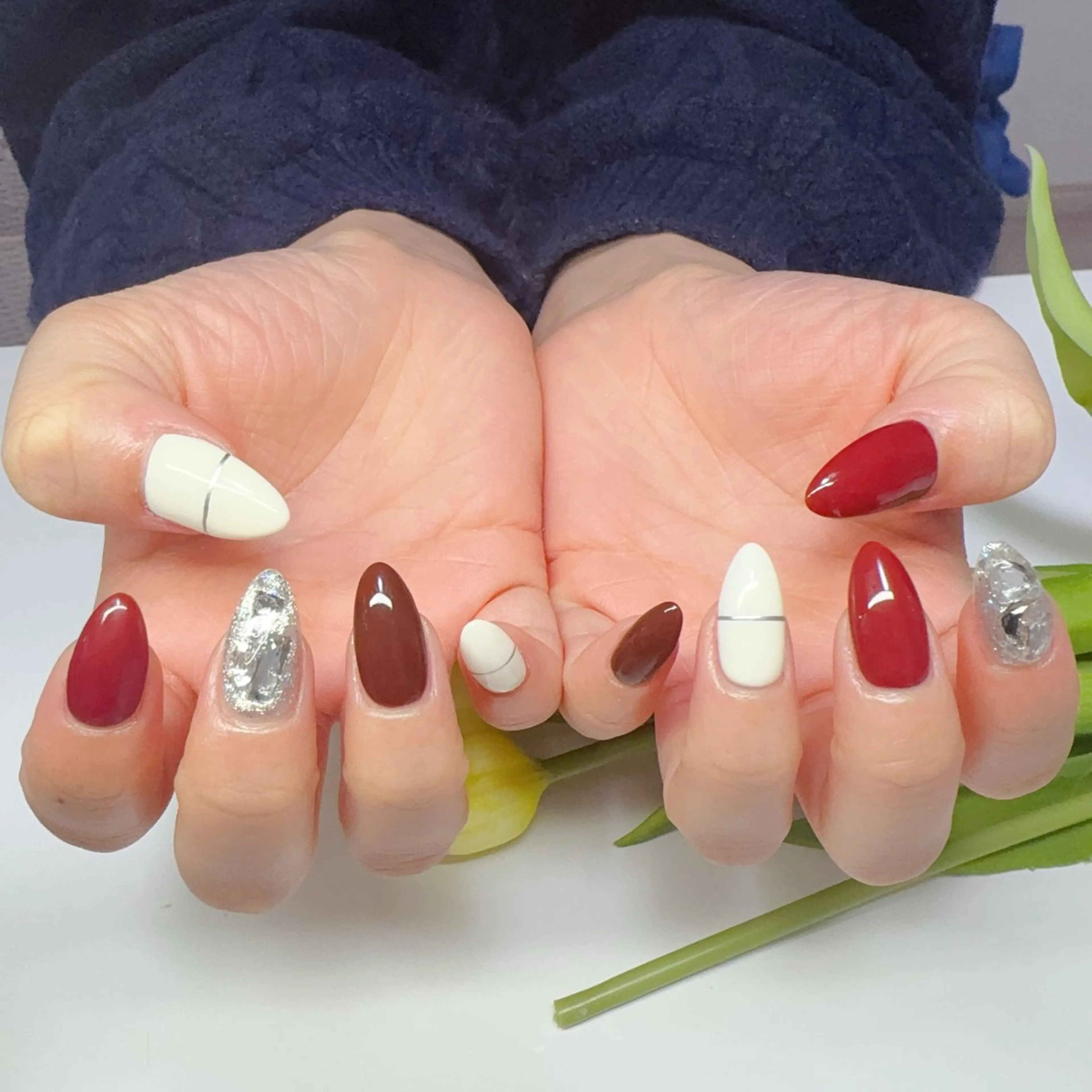 ネイル シンプルネイル バレンタイン ワンホンネイル ハンドネイル YUYI.nail salonのネイルデザイン