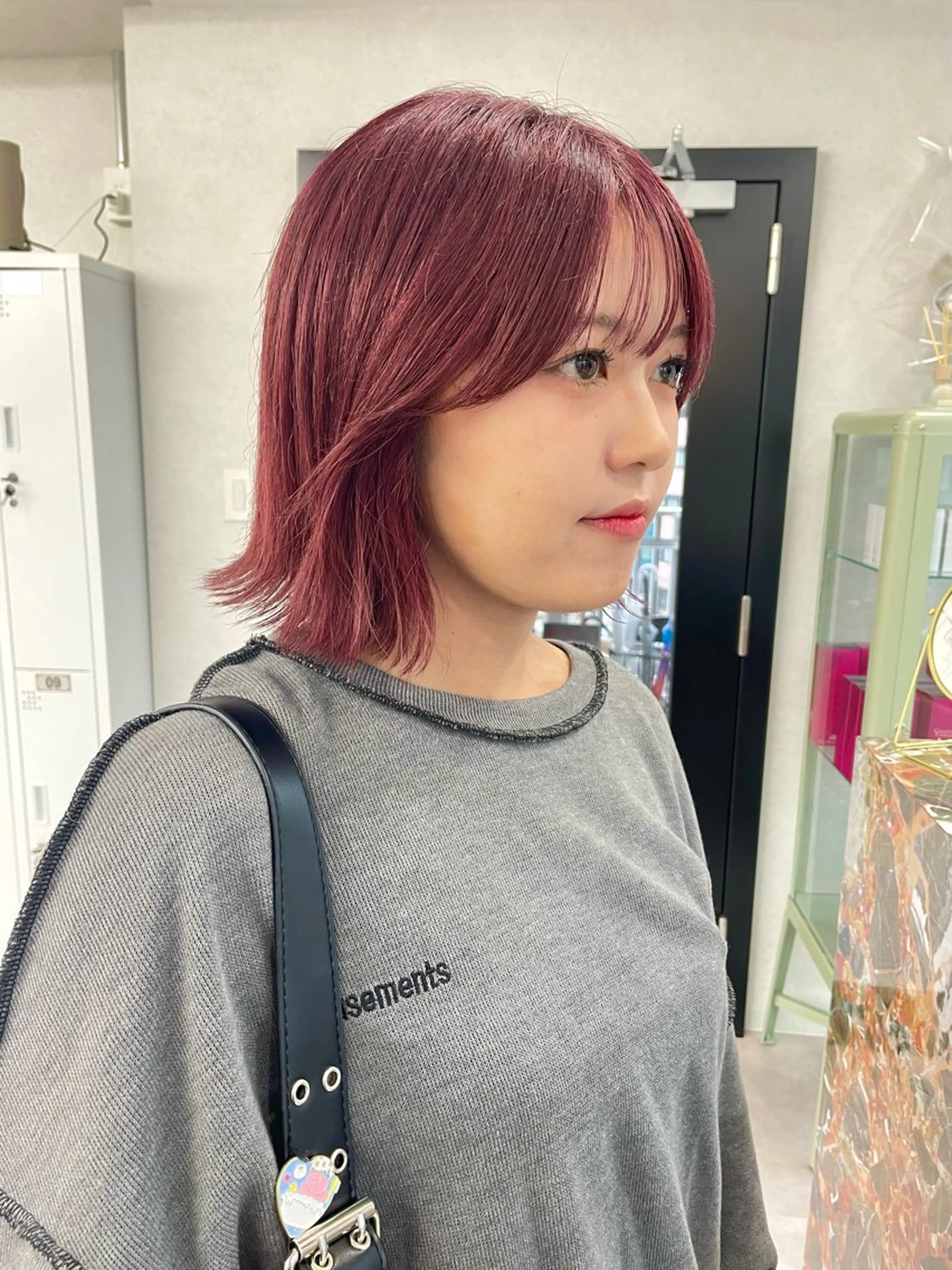 ショート ハイトーンイヤ リングカラー清水隆央のヘアスタイル