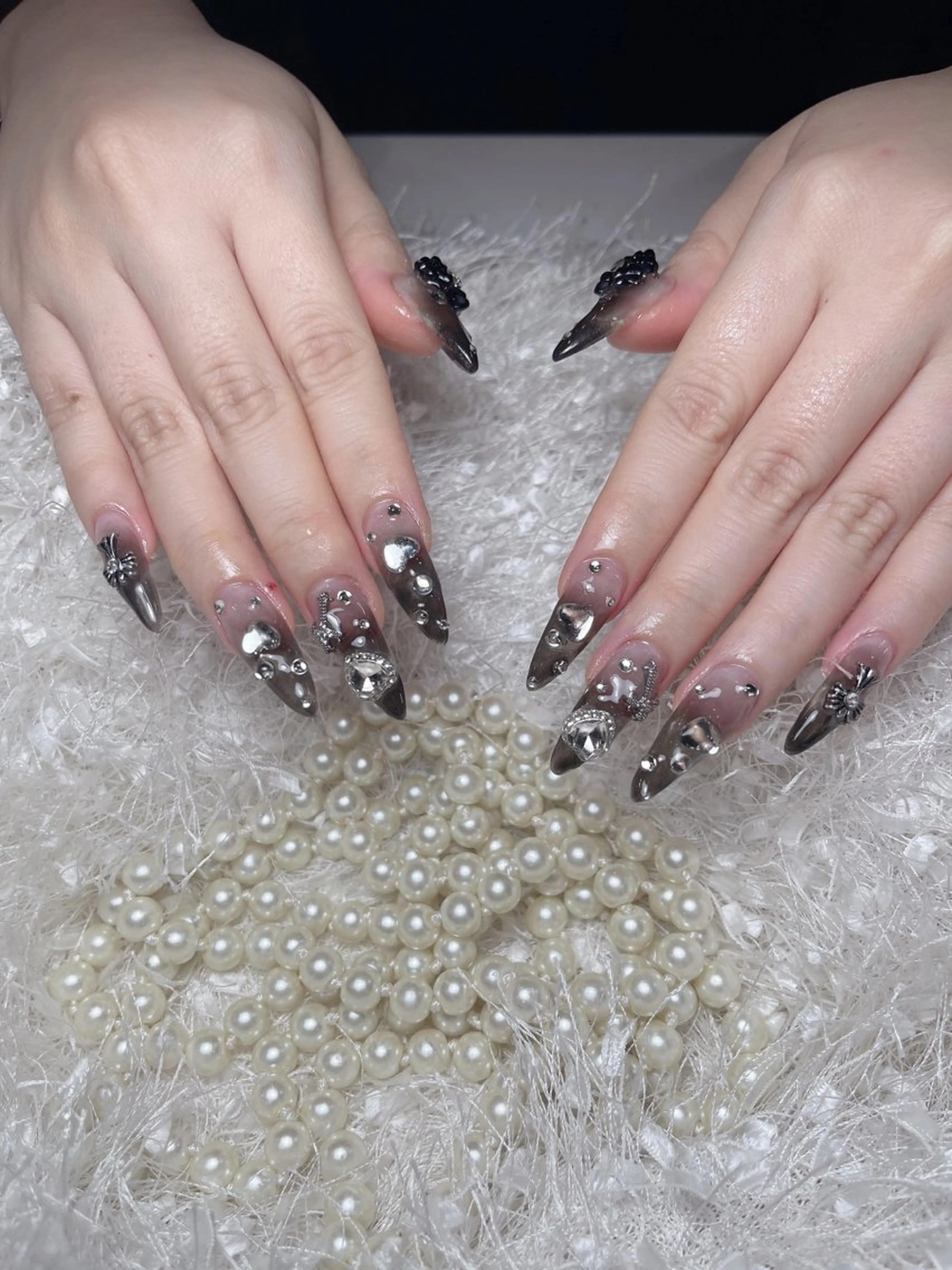 ネイル Shis_🦄shi 韓国風キラキラネイルのネイルデザイン