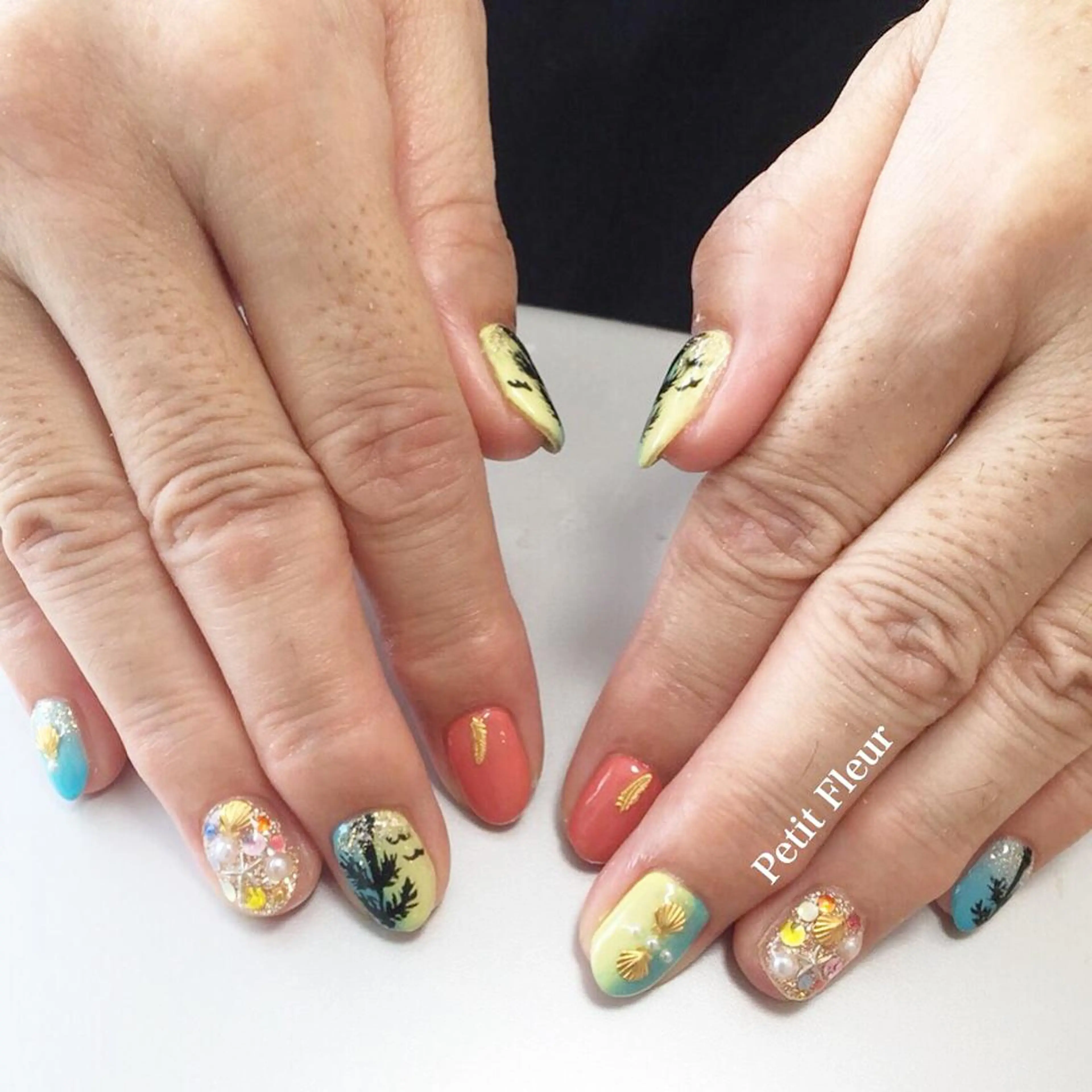 ネイル 夏ネイル Petit Fleur所属・青柳 亜梨奈のマツエク・マツパデザイン