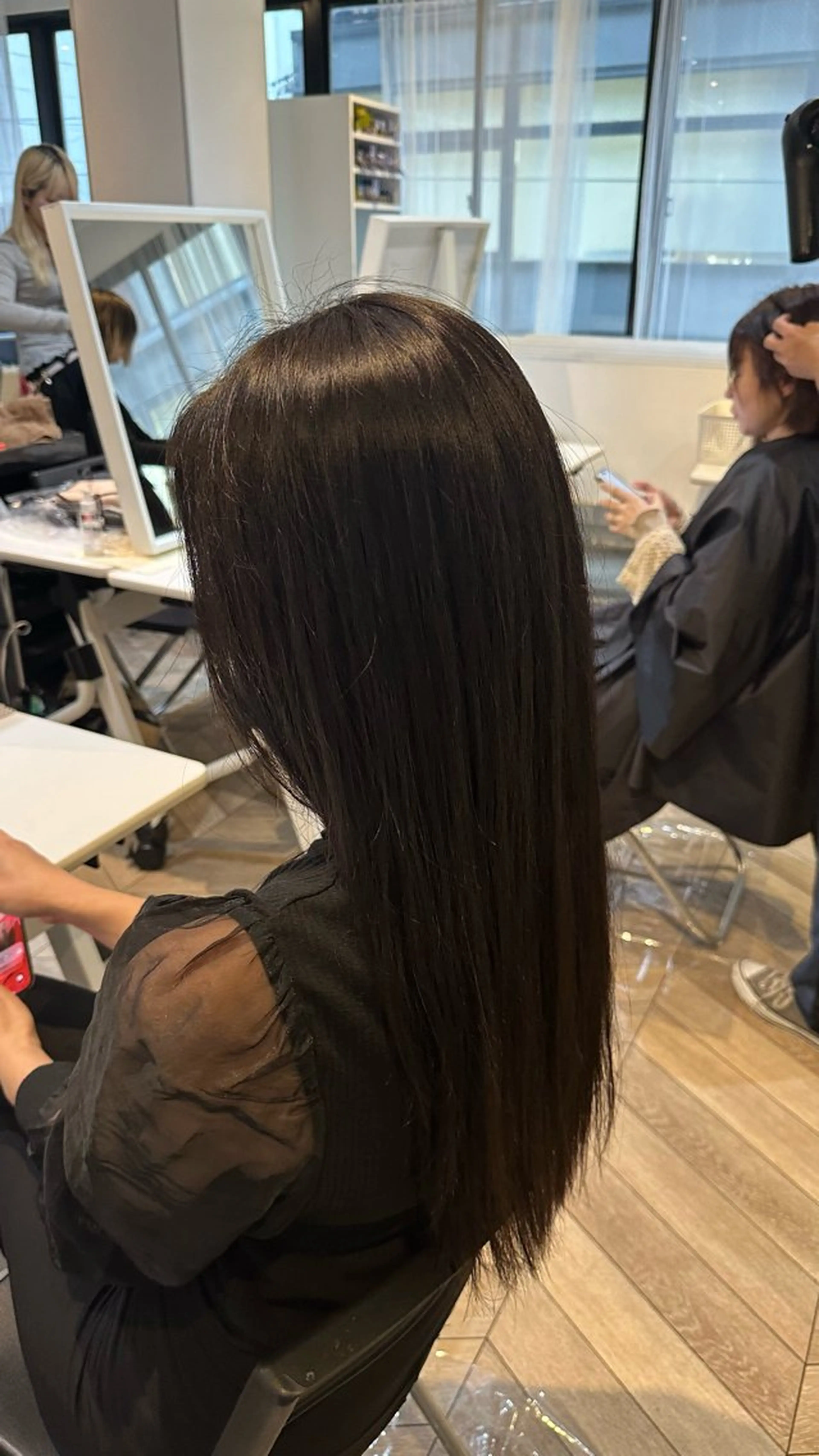 ロング カラー ヘアカラー 手嶋 理仁のヘアスタイル