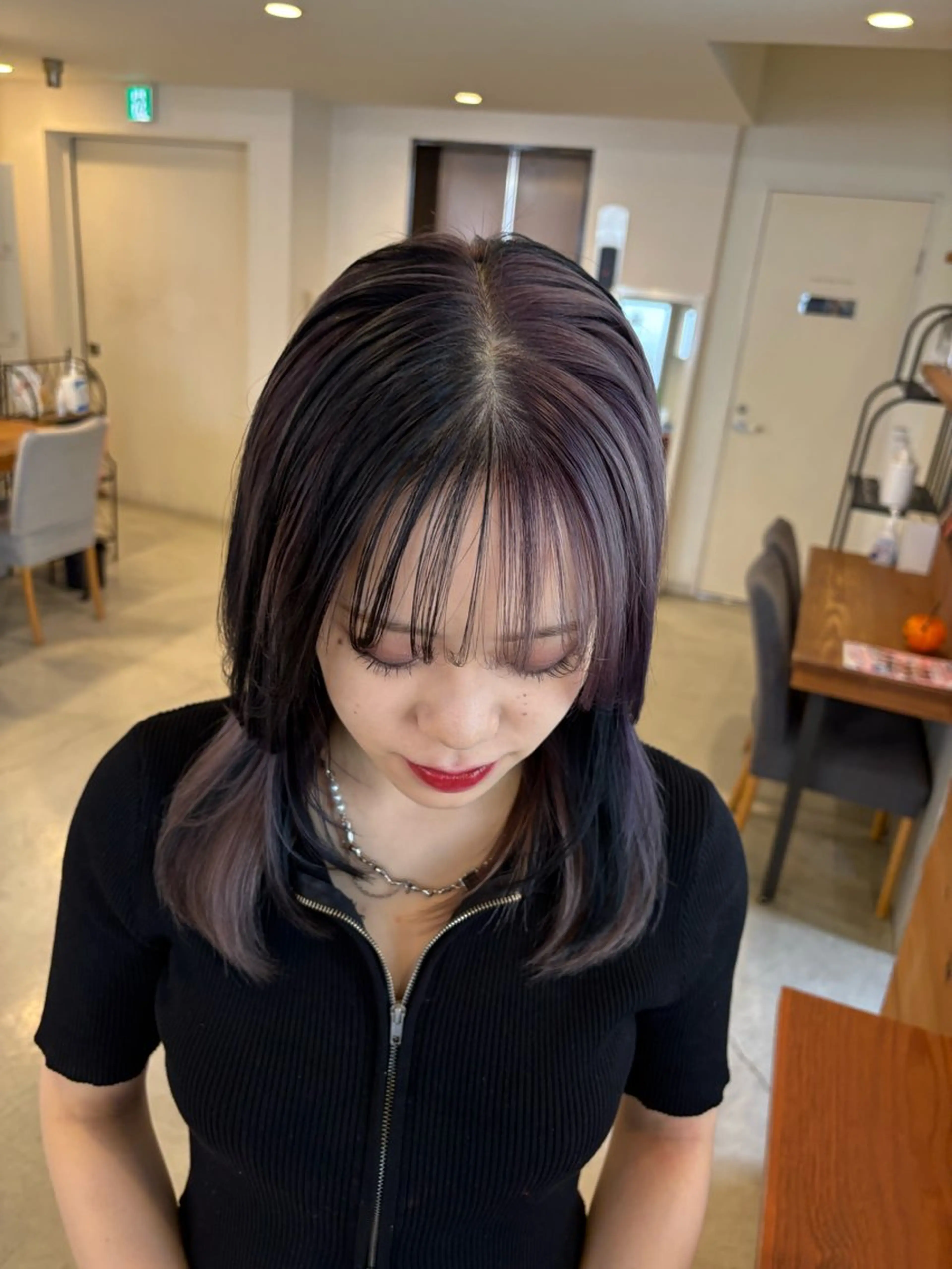 セミロング カラー ツートーンカラー ロカリタ キョウト所属・山形 梨沙のヘアスタイル