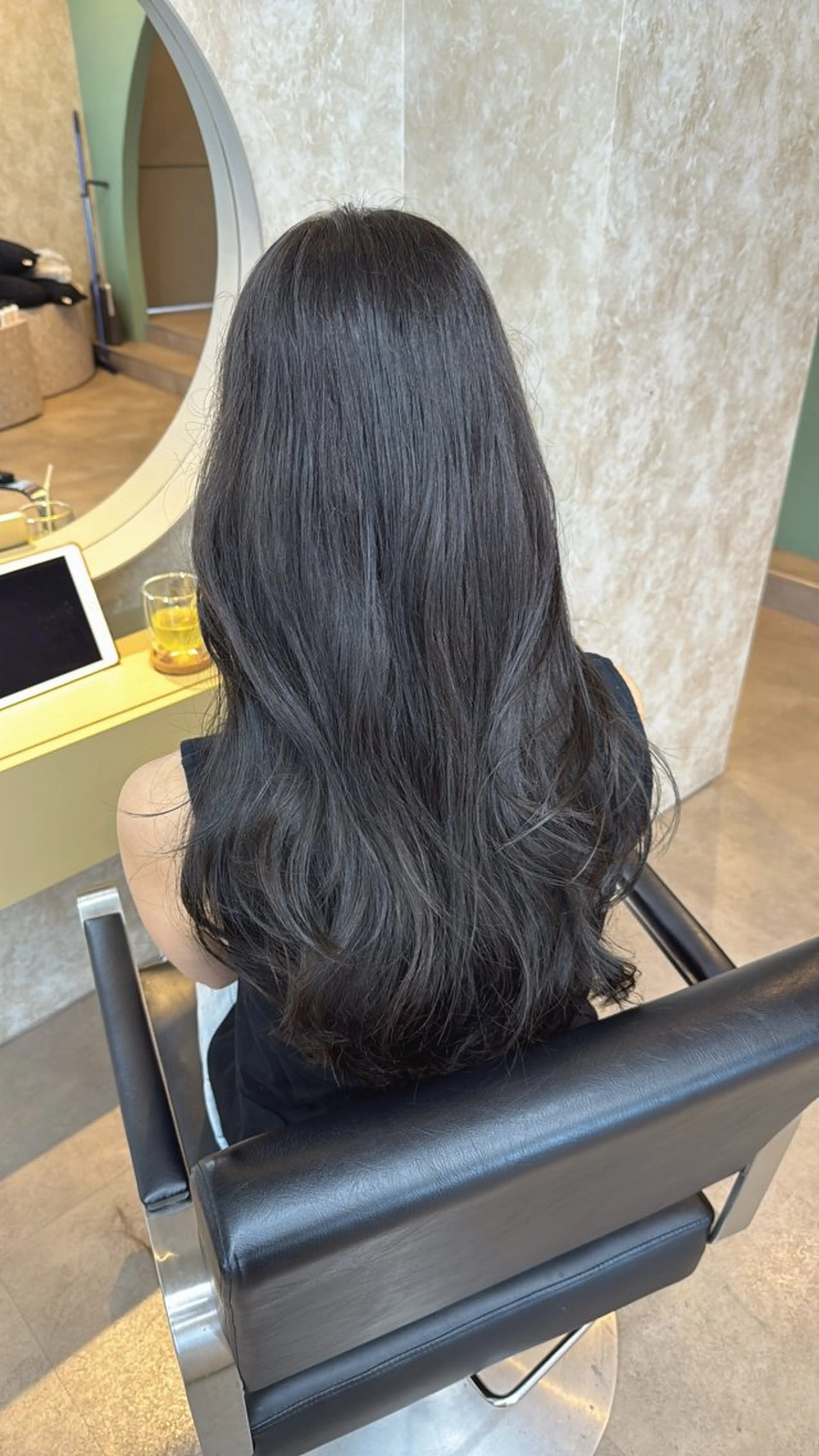 🎩黒染めは嫌だけど暗くしたい🎩ブルーブラックカラー+1stepトリートメントの写真