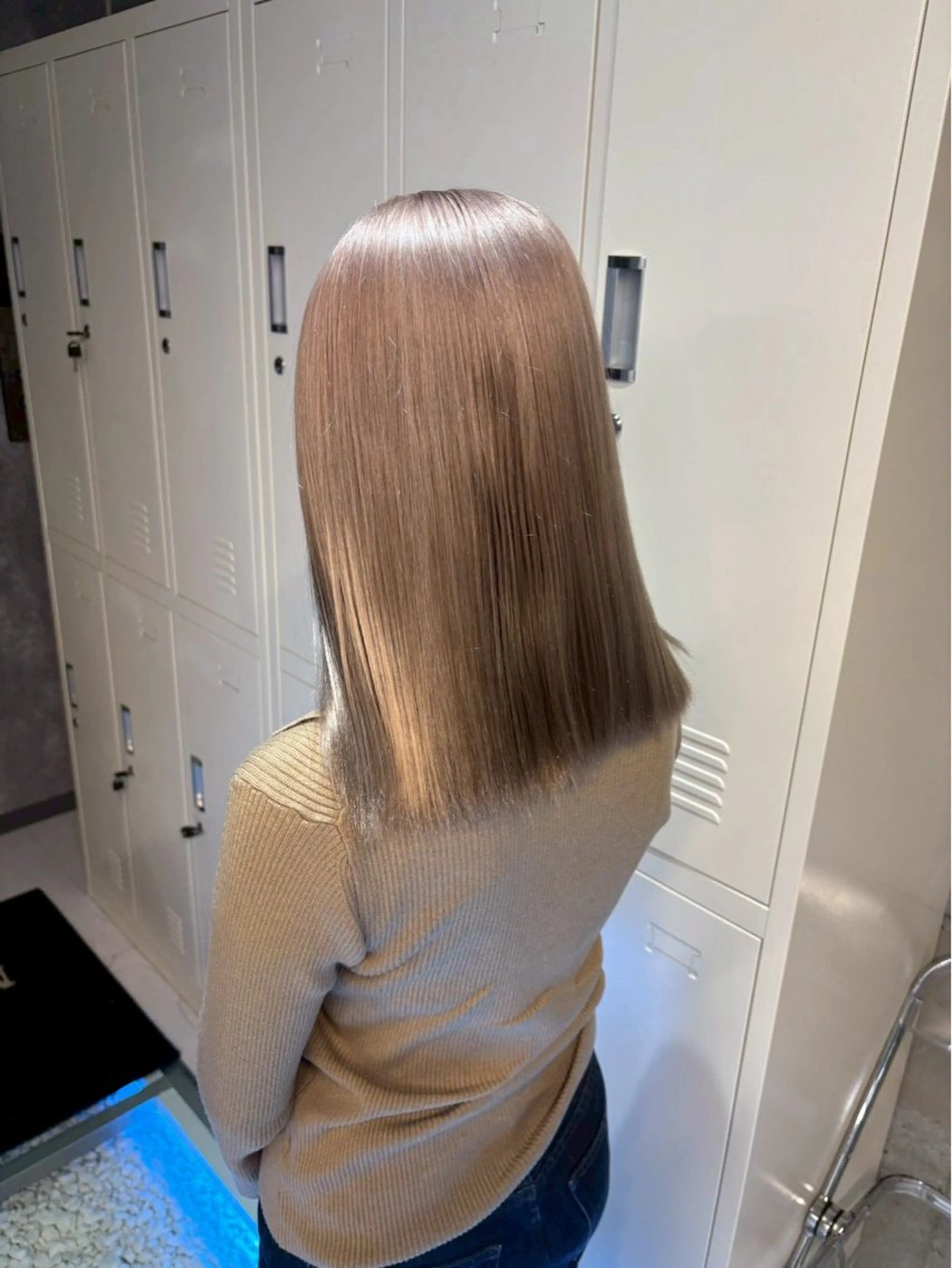 セミロング カラー 🌈推し活ハイトーン 💫荒川結星のヘアスタイル