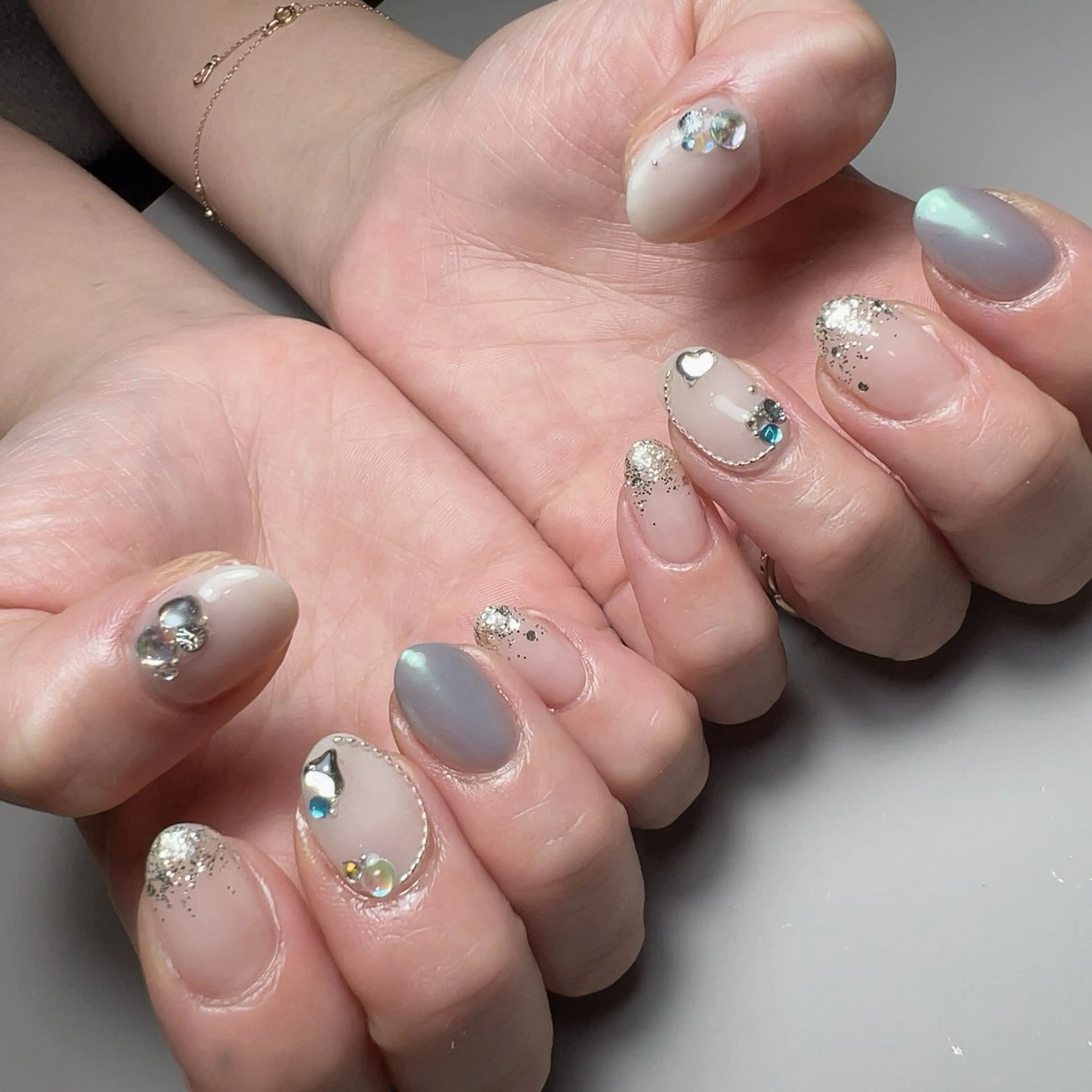 ネイル 𝐑𝐞𝐯𝐢𝐨 ___堺市西区のマツエク・マツパデザイン