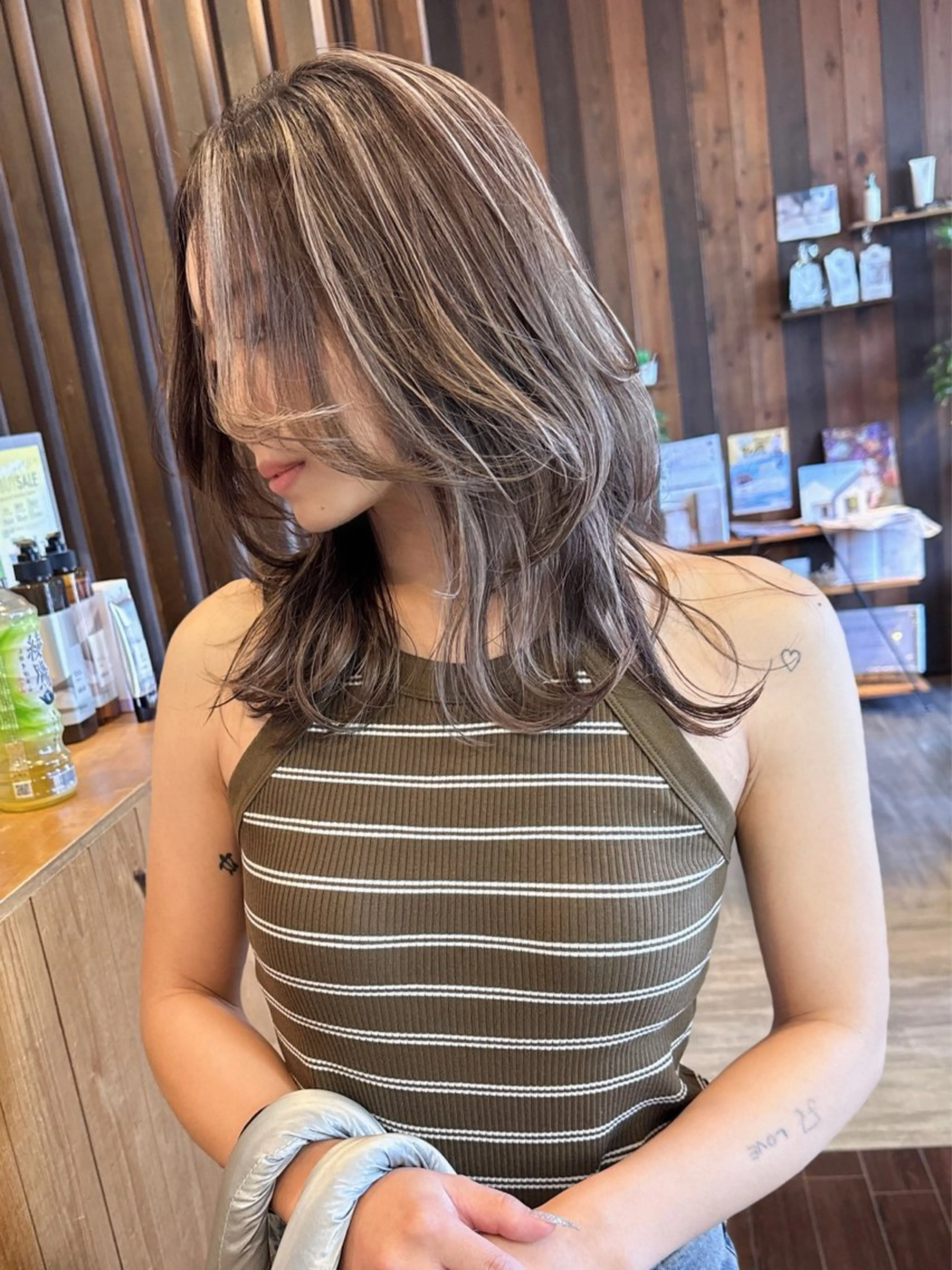 ミディアム カラー ハイライトカラー ハイライト ヘアカラー トリートメント 具志 正太のヘアスタイル