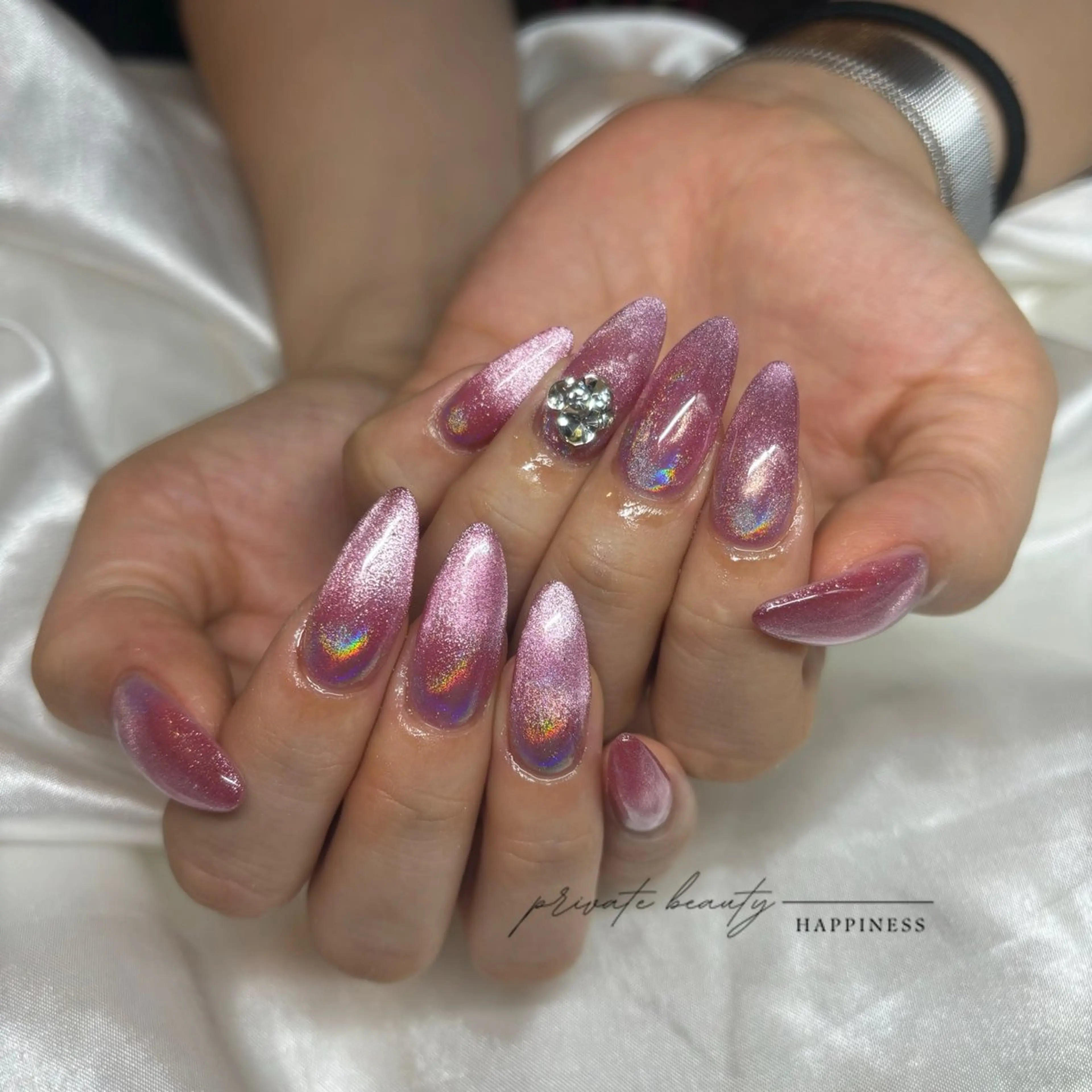 ネイル 長さ出し 卒業式 キラキラネイル ロングネイル マグネットネイル happiness nailのネイルデザイン
