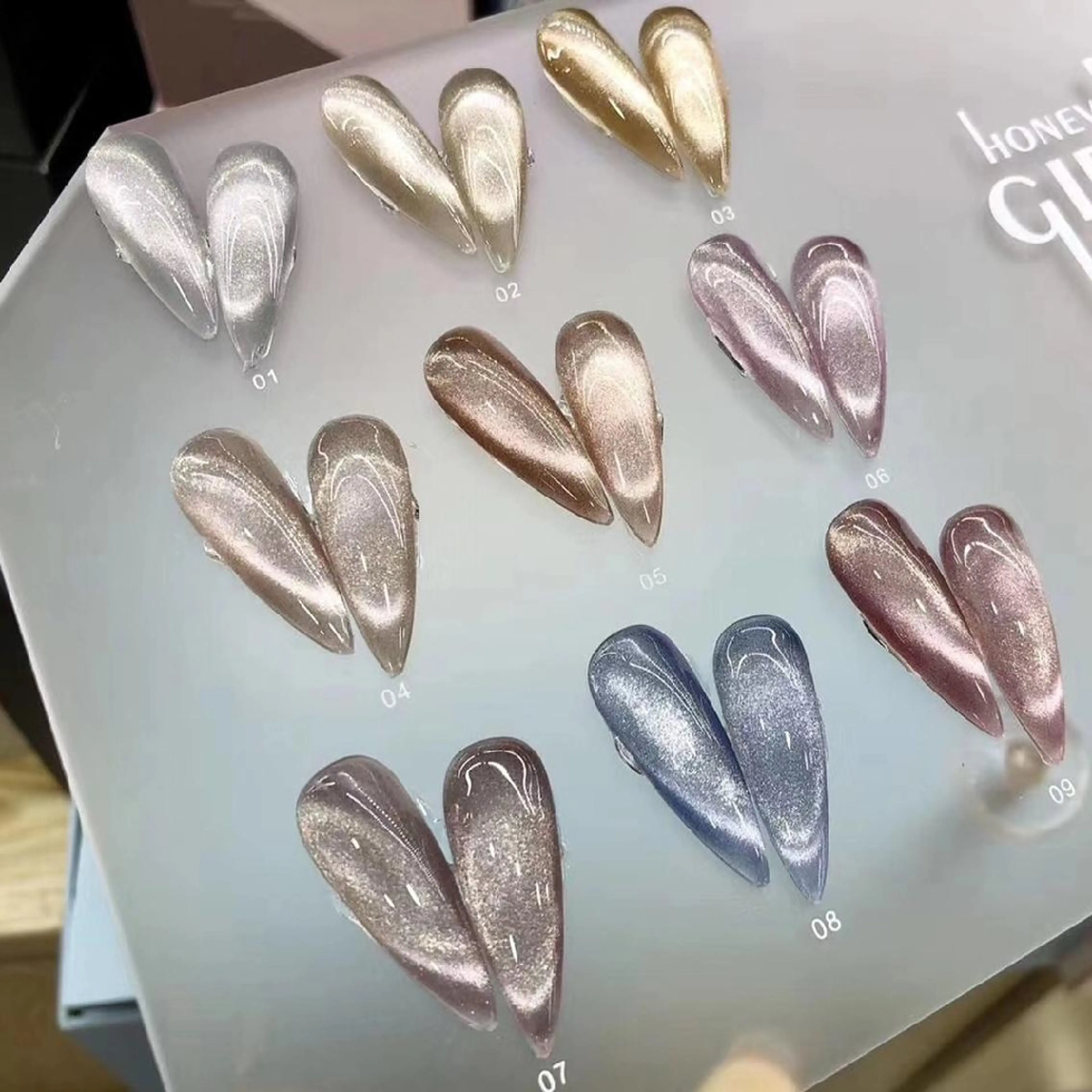 ネイル マグネットネイル フィルイン・深爪矯正 長さ出し・リラク

のネイルデザイン