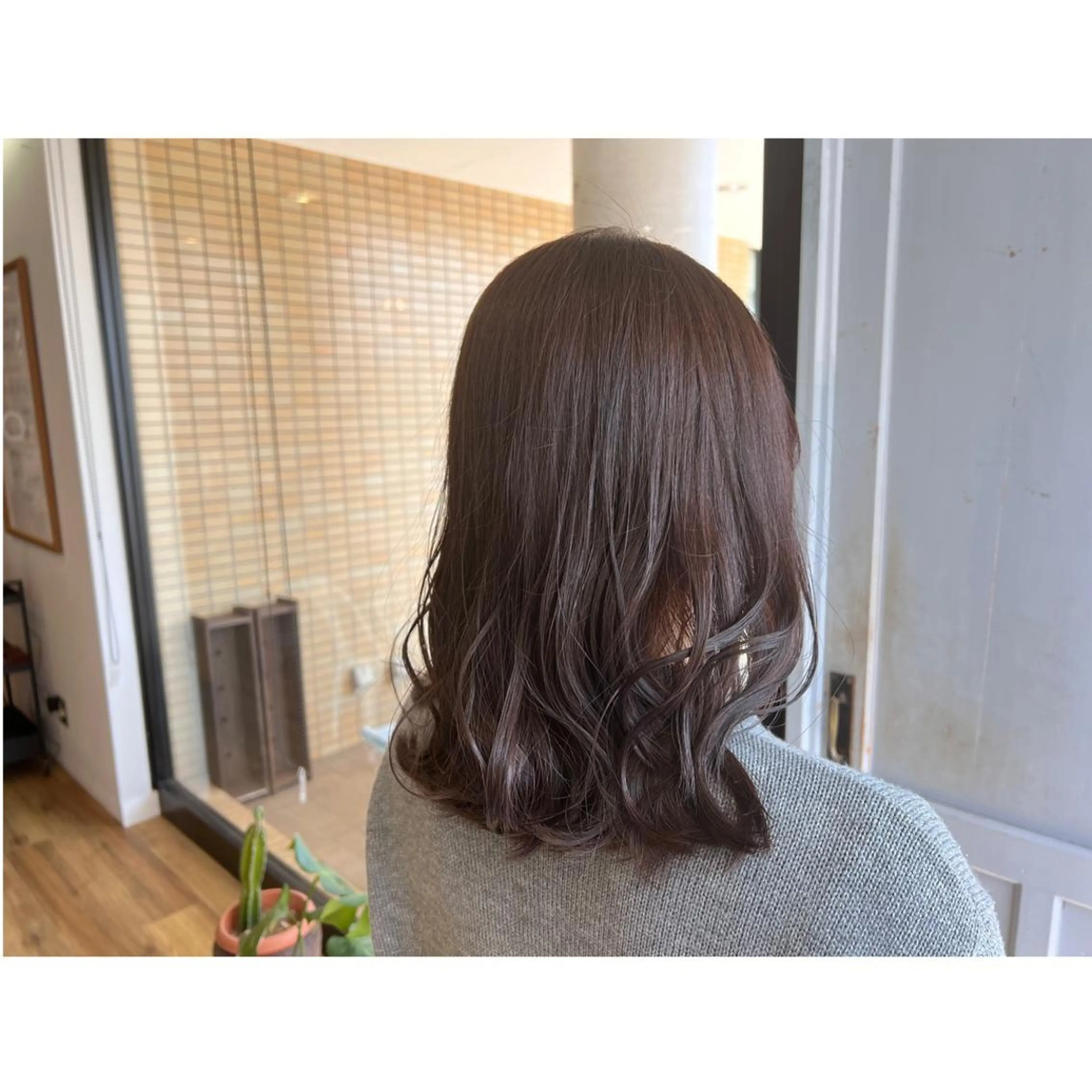 セミロング カラー ブラウンカラー ココアブラウン ツキダテ ユイのヘアスタイル