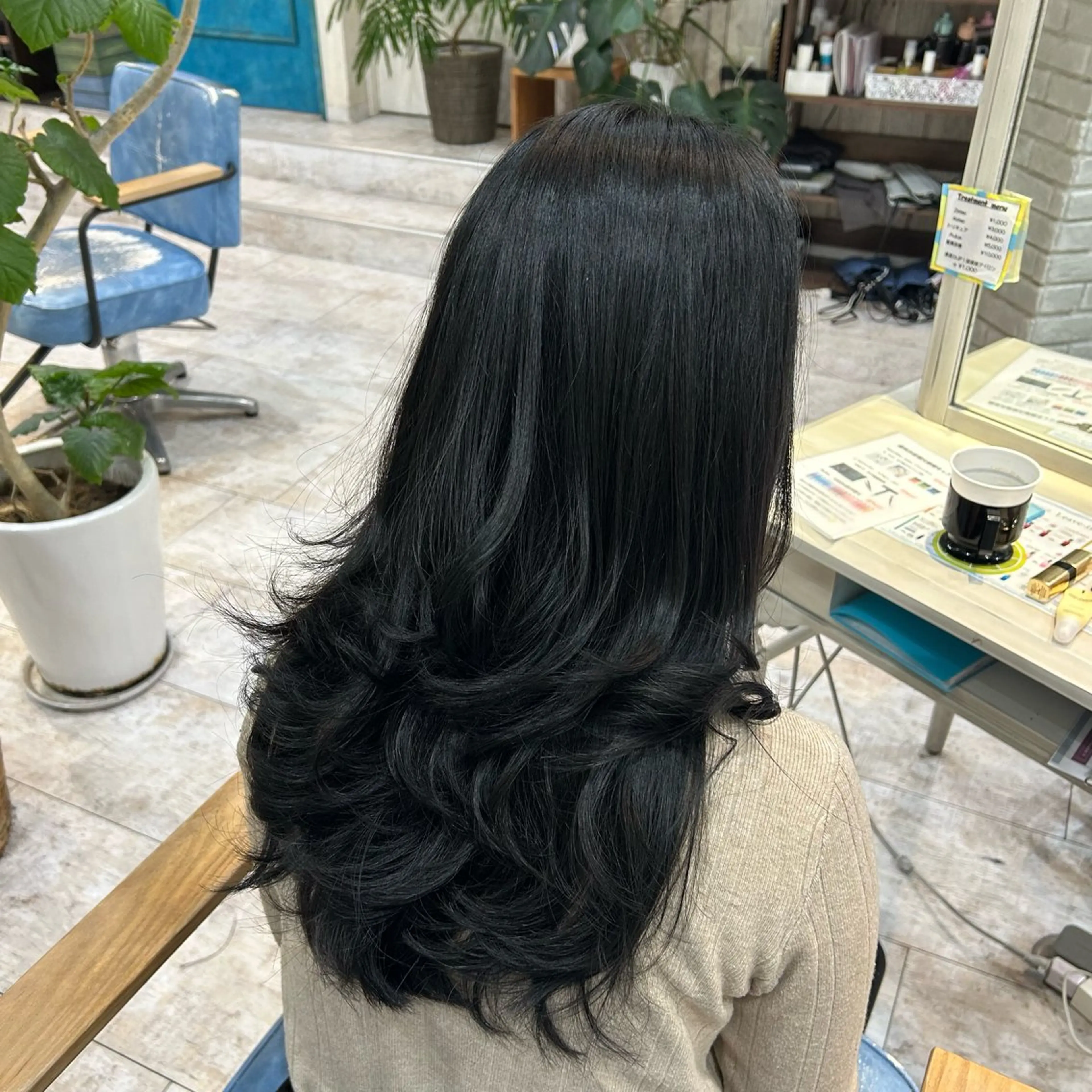 セミロング カラー カット ヘアカラー トリートメント 🫧透け感⋆艶髪💎 山口アヤカのヘアスタイル